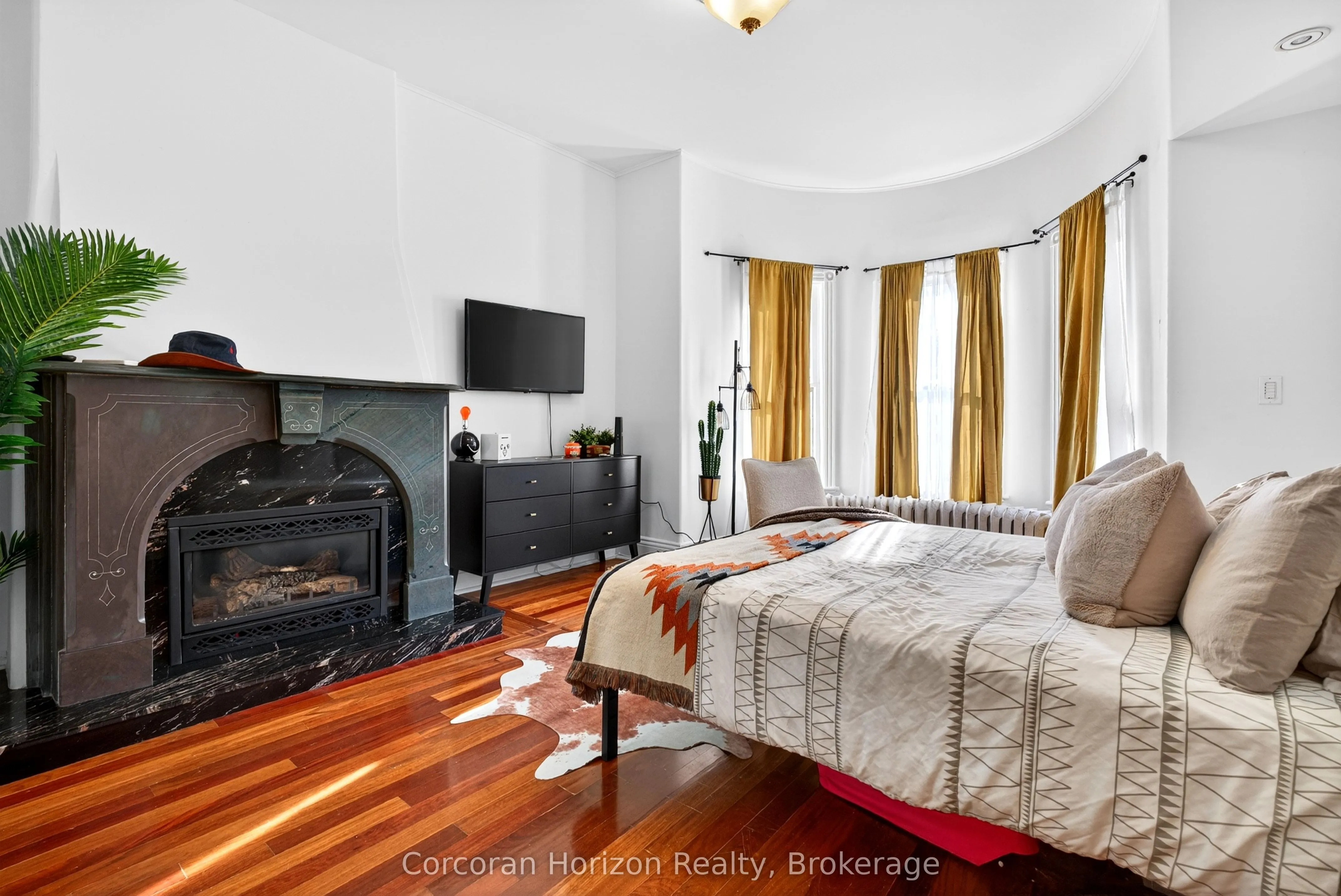 183 James Street S