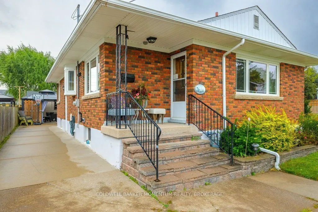 51 Martin Street N