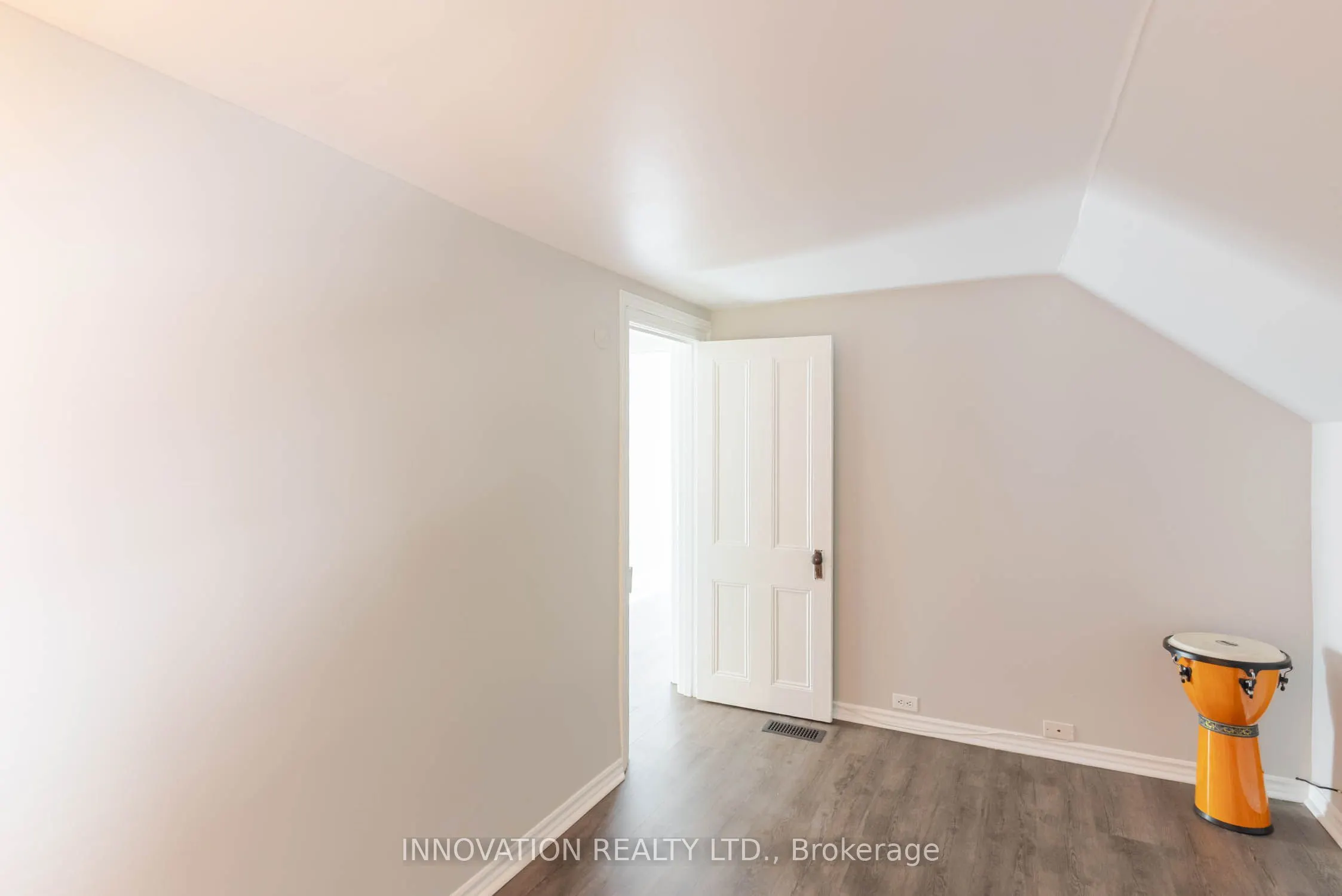 106 James Street E