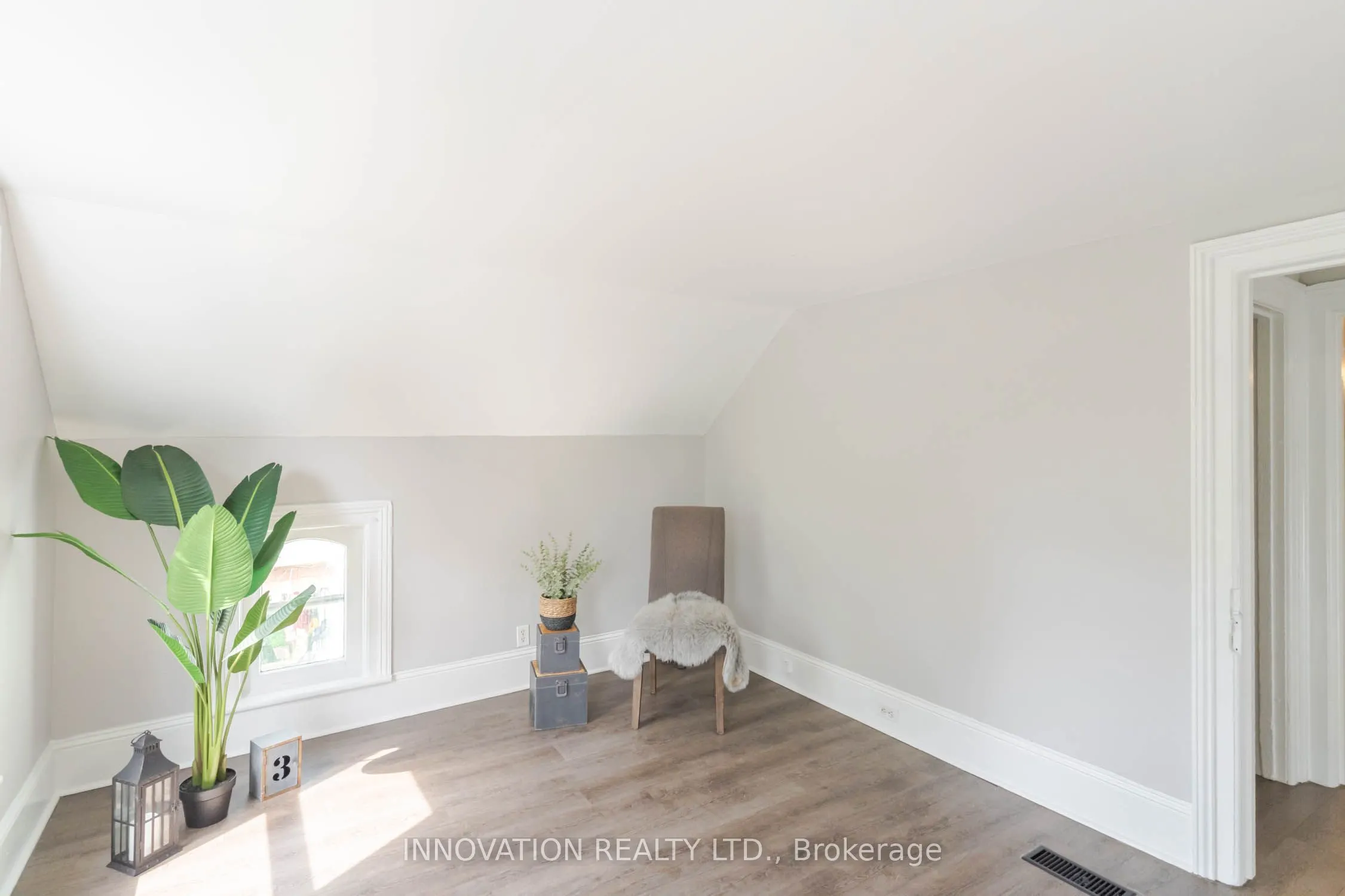 106 James Street E