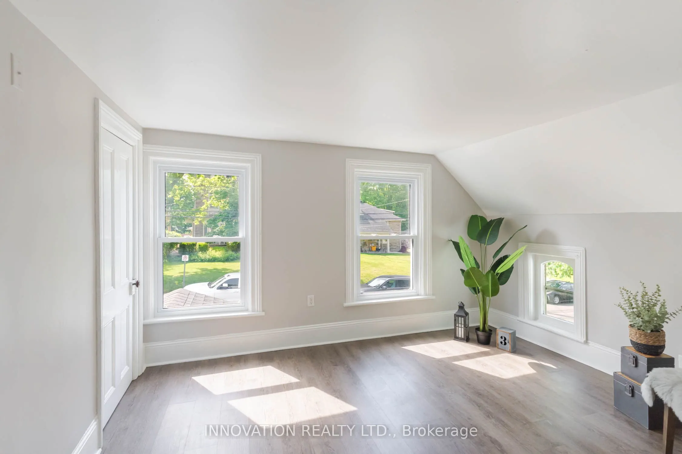 106 James Street E