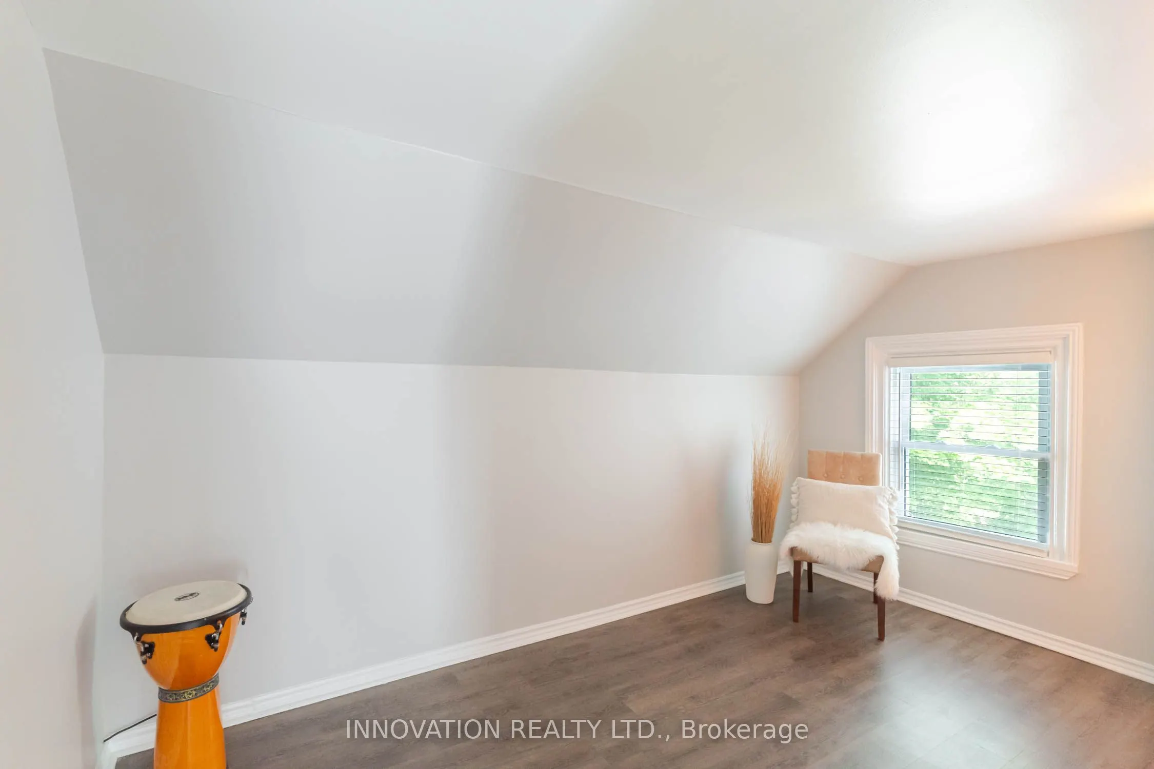 106 James Street E