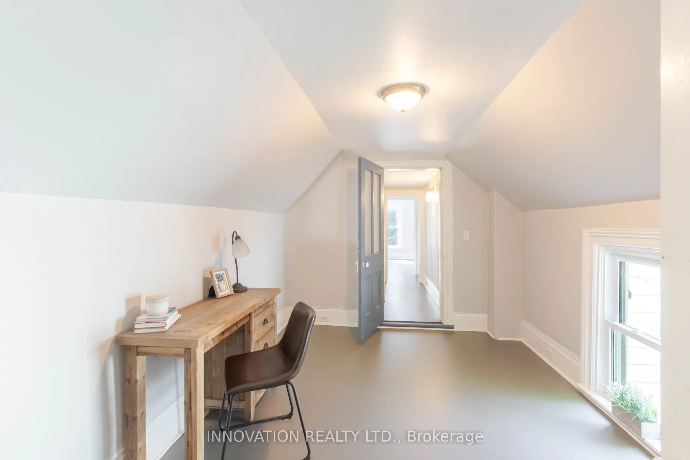 106 James Street E