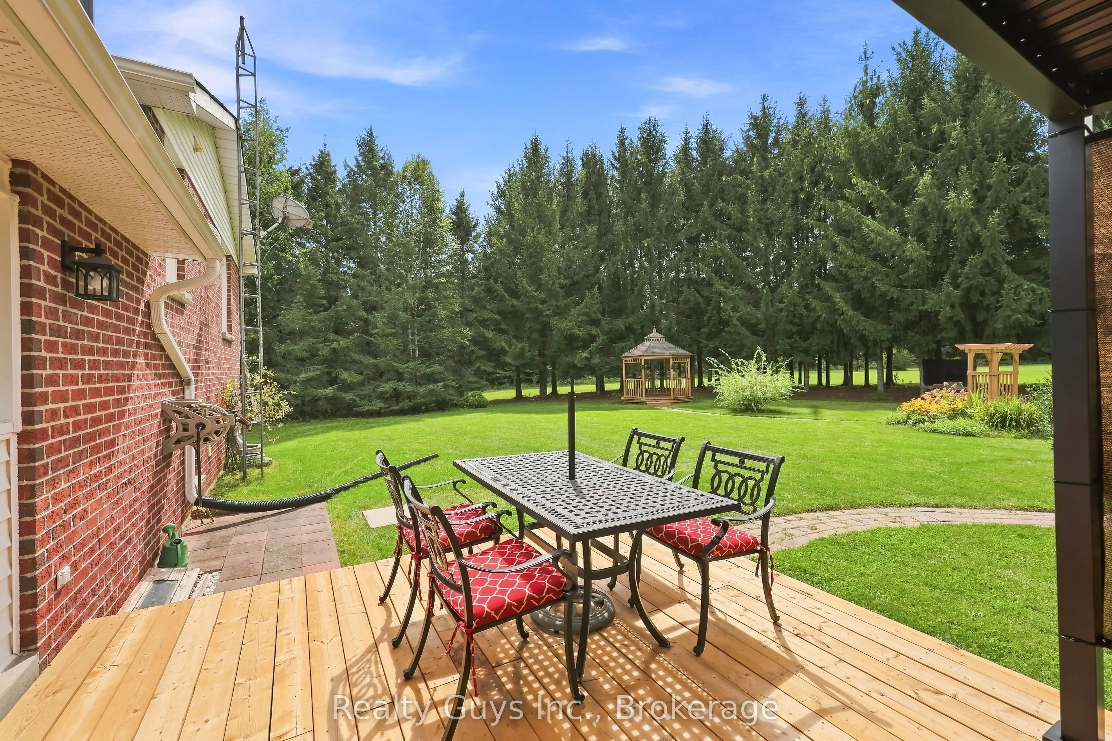 498 Ava Crescent