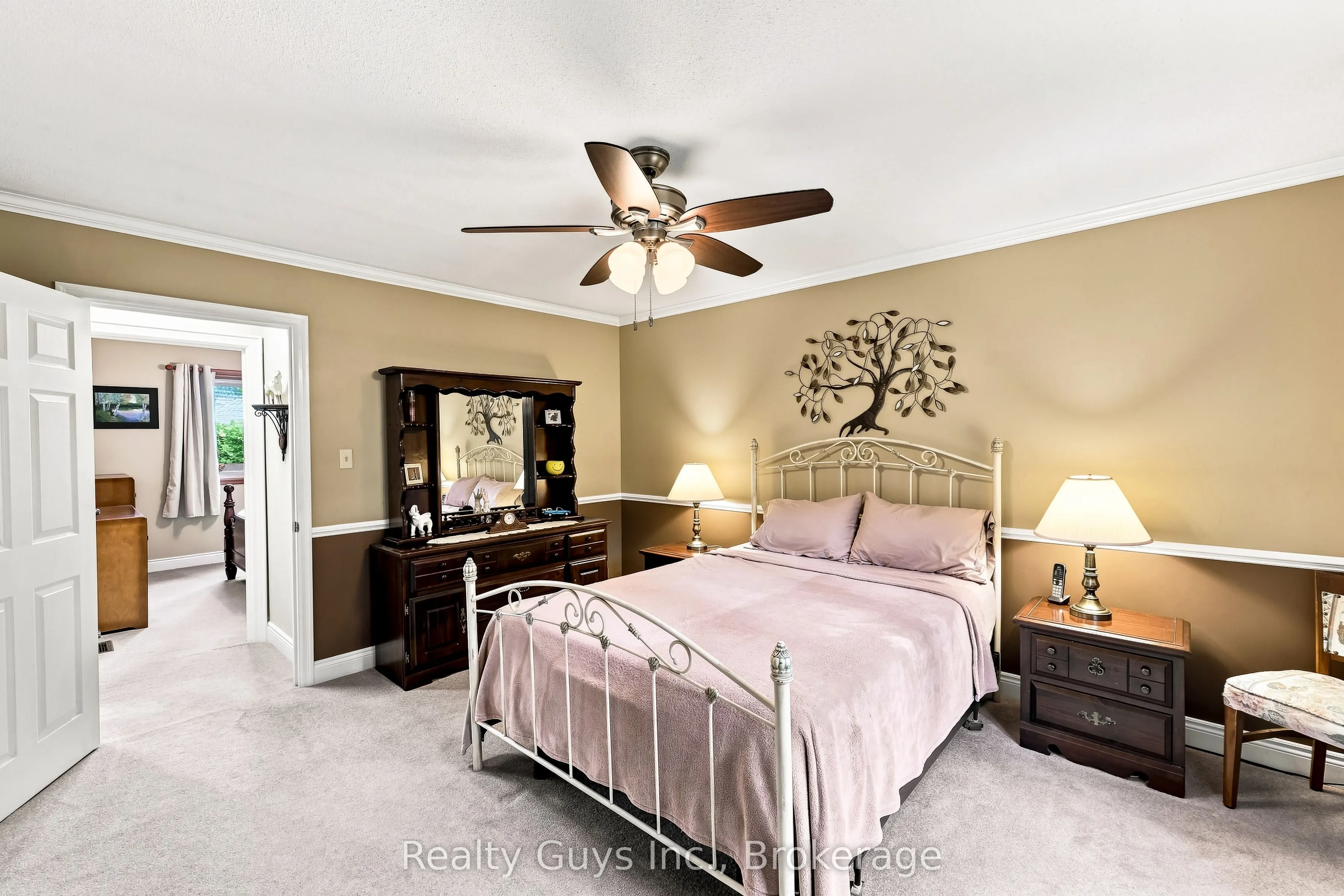 498 Ava Crescent