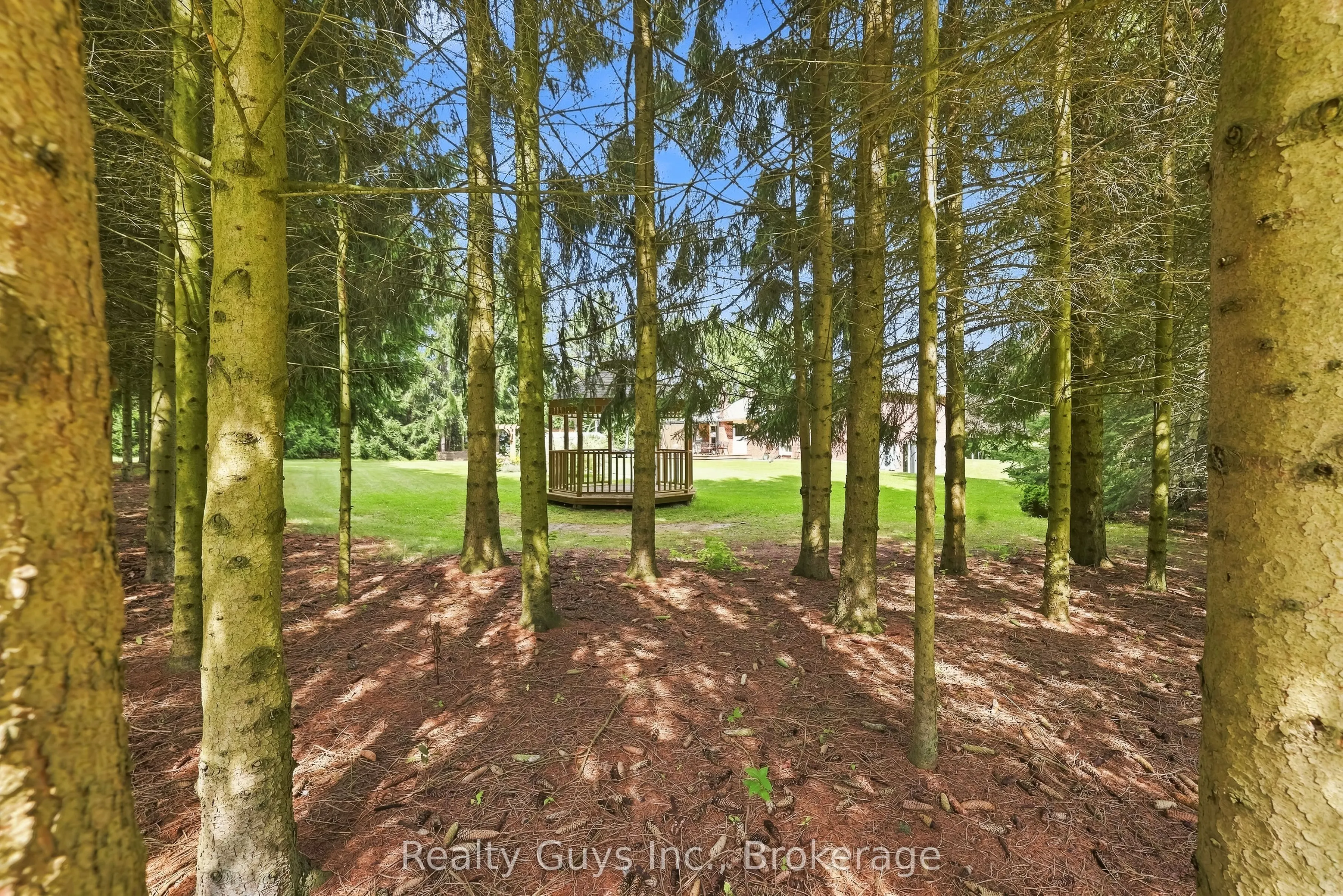 498 Ava Crescent