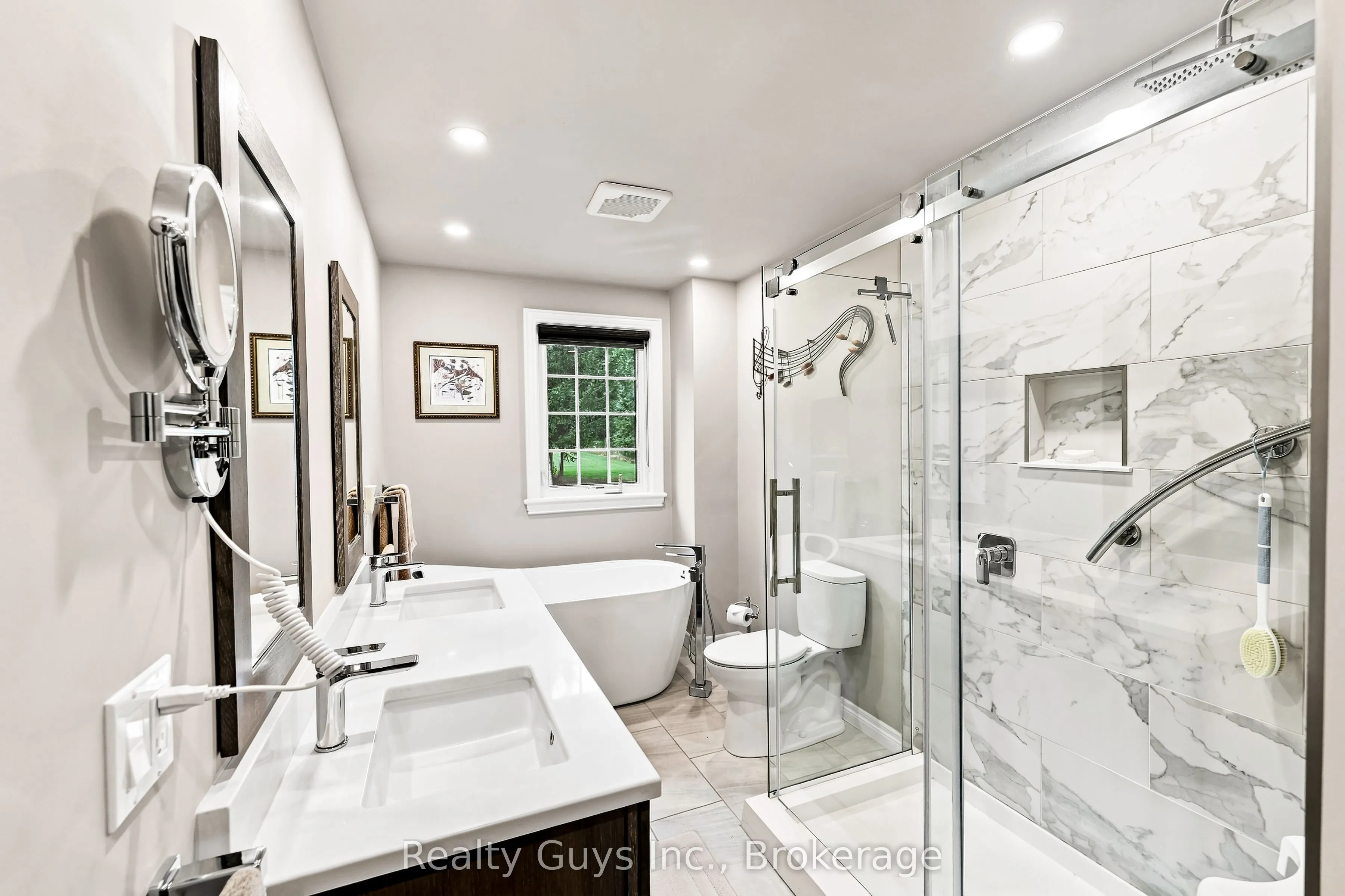 498 Ava Crescent