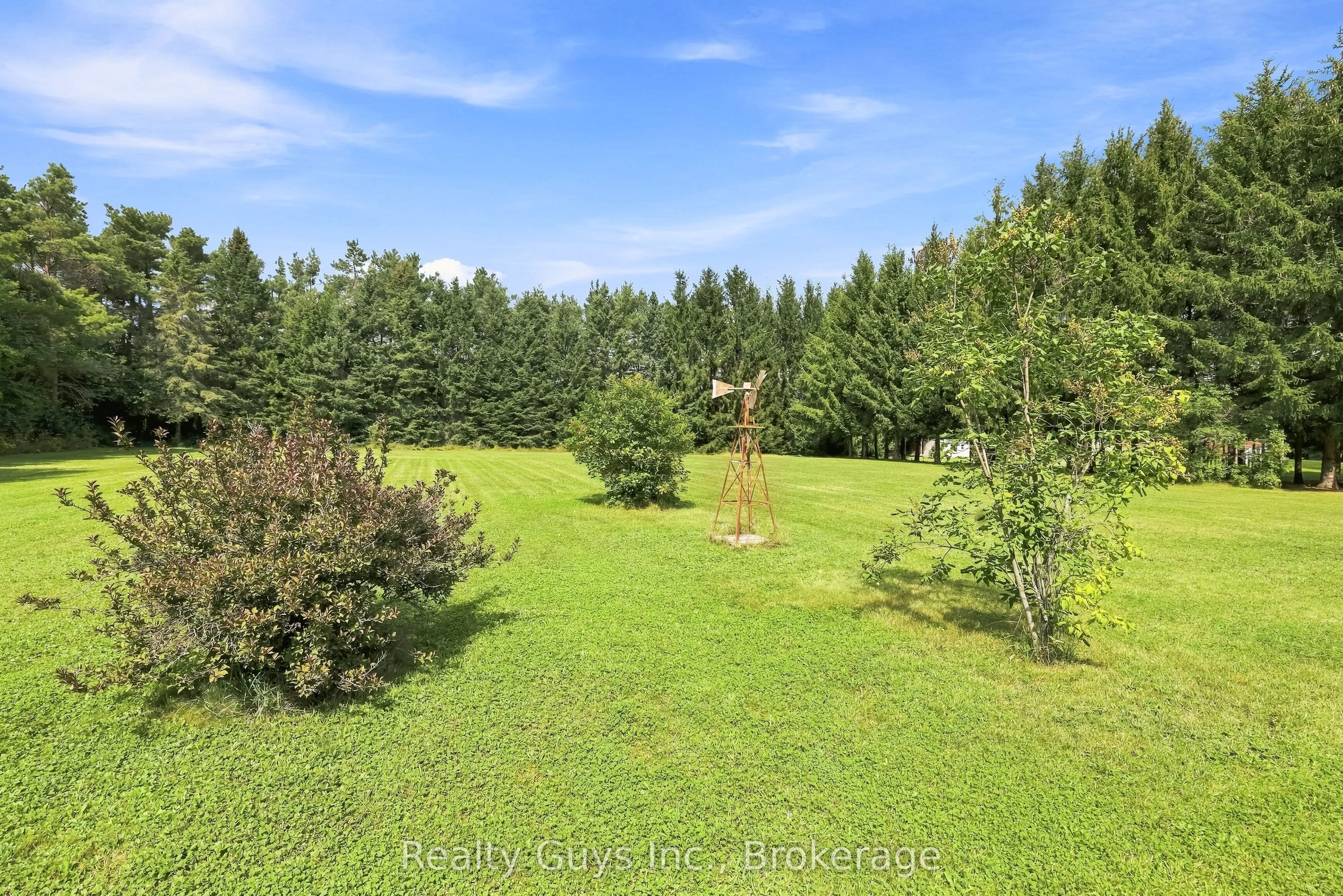 498 Ava Crescent