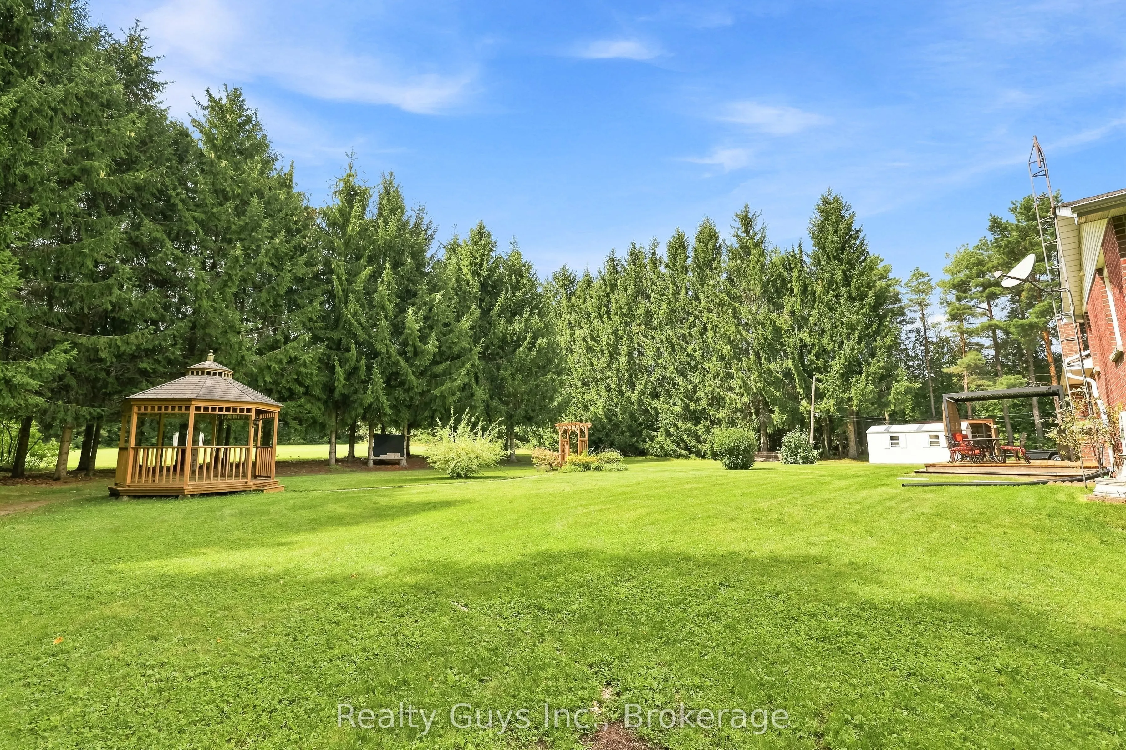498 Ava Crescent
