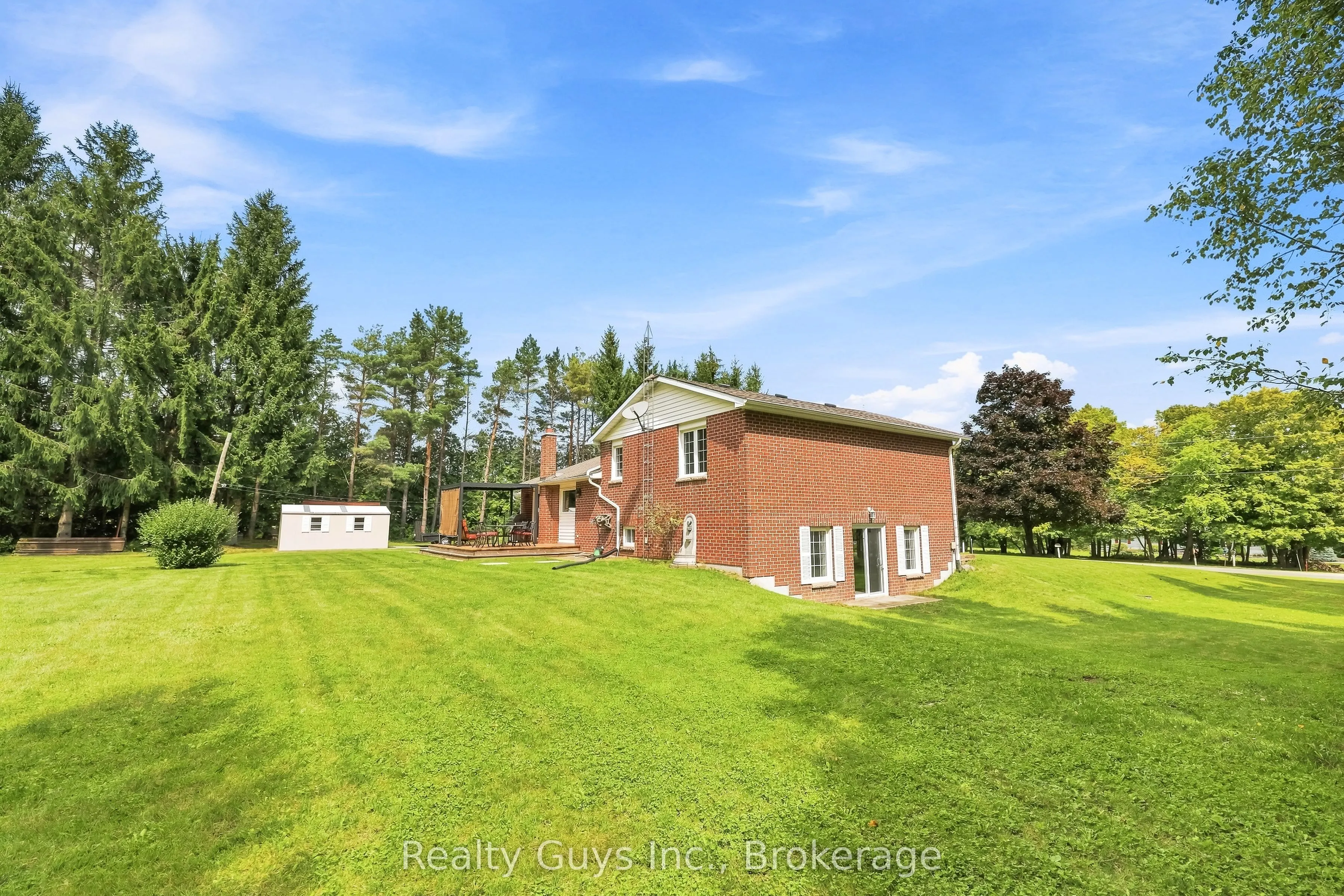 498 Ava Crescent