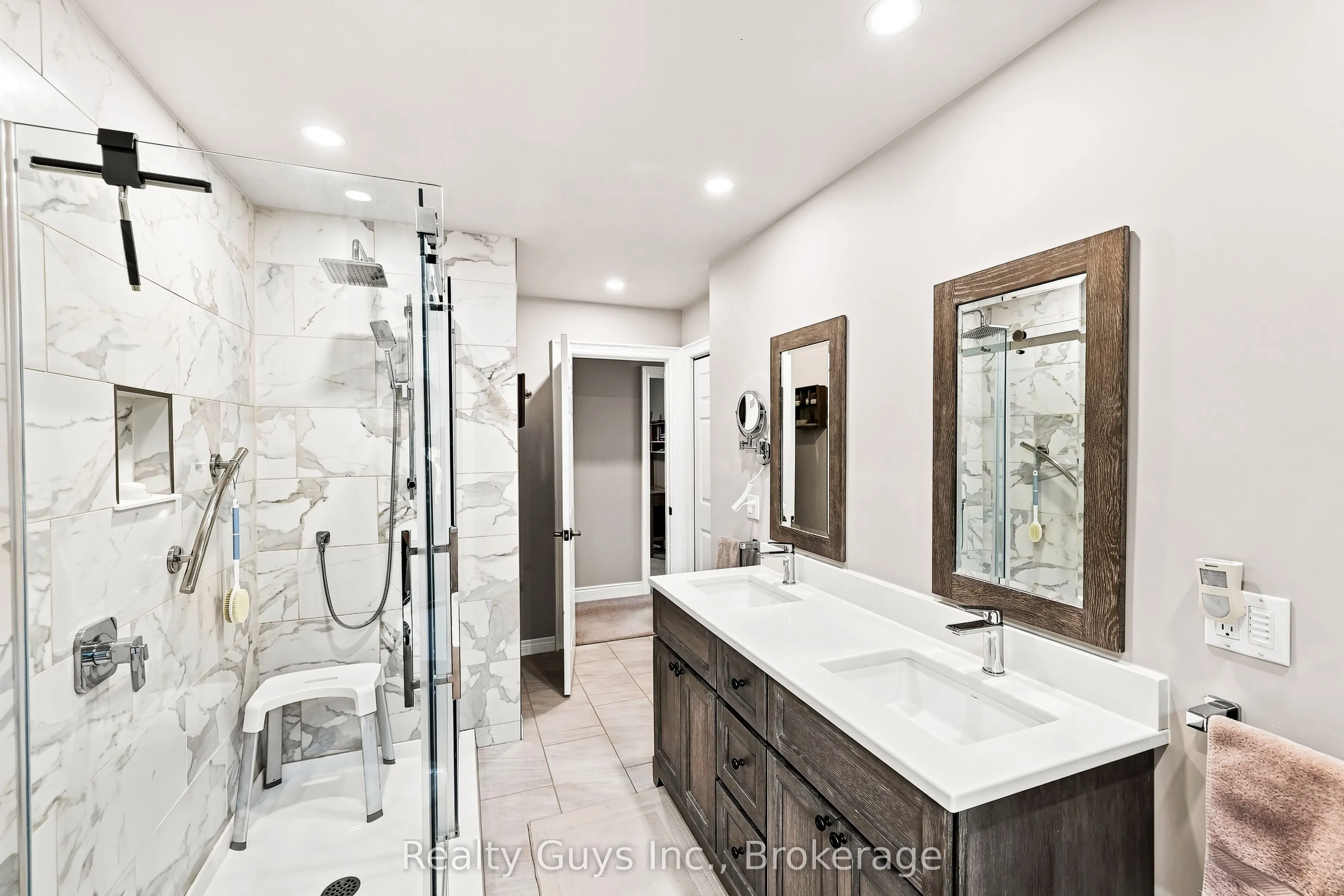 498 Ava Crescent