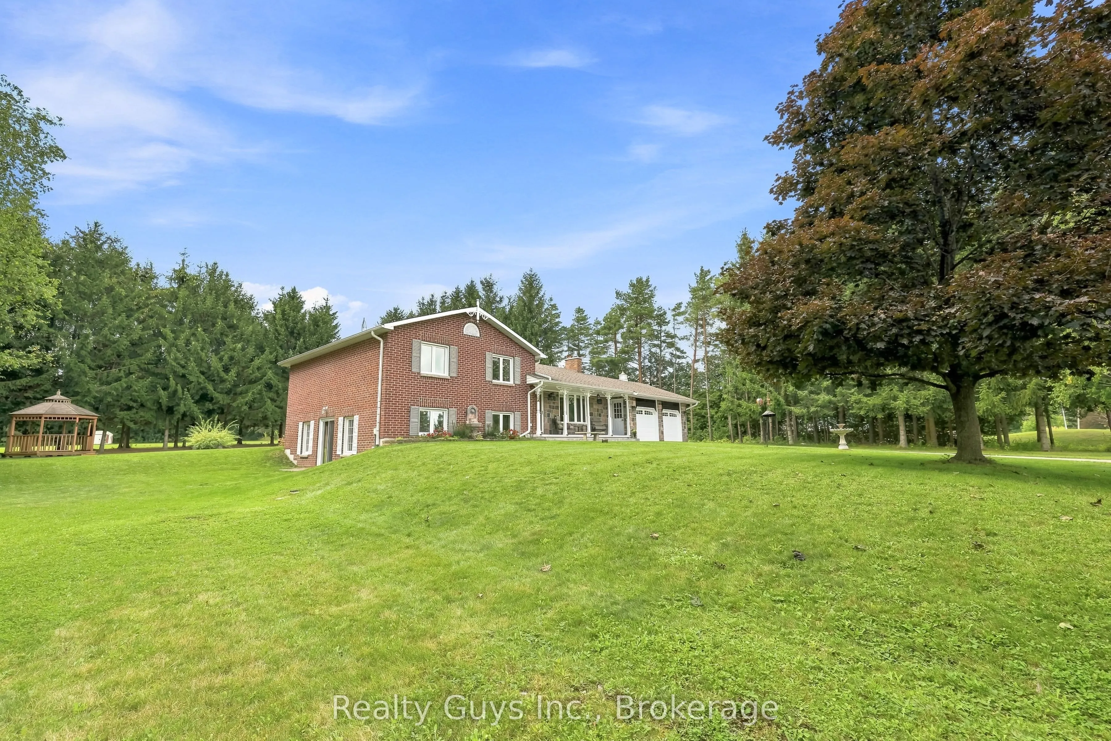 498 Ava Crescent