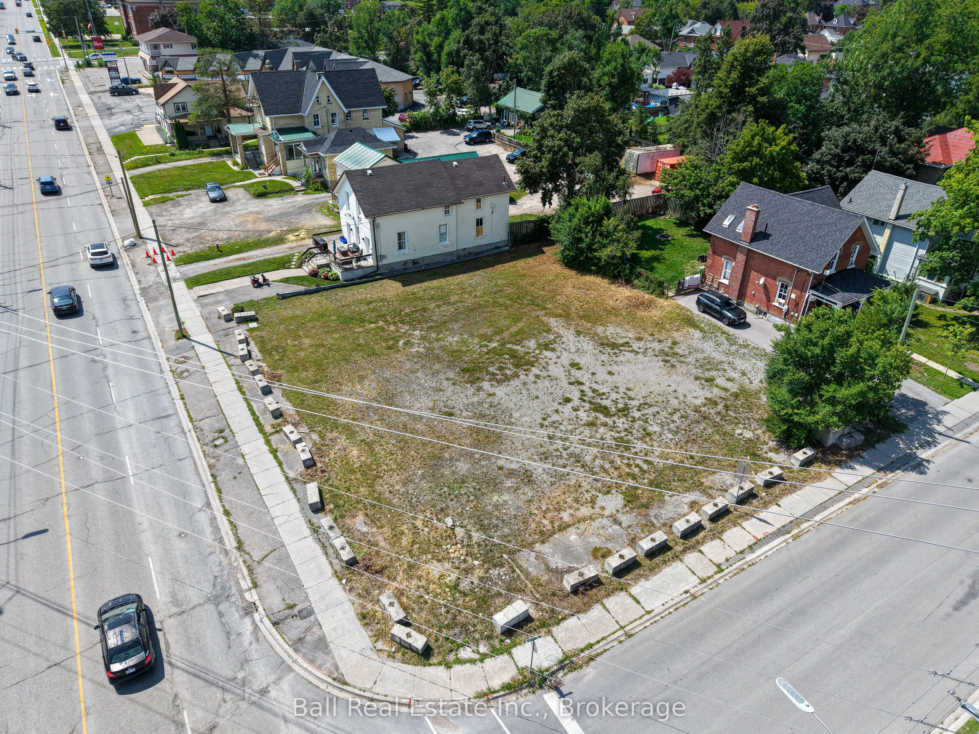 220 Kent Street W