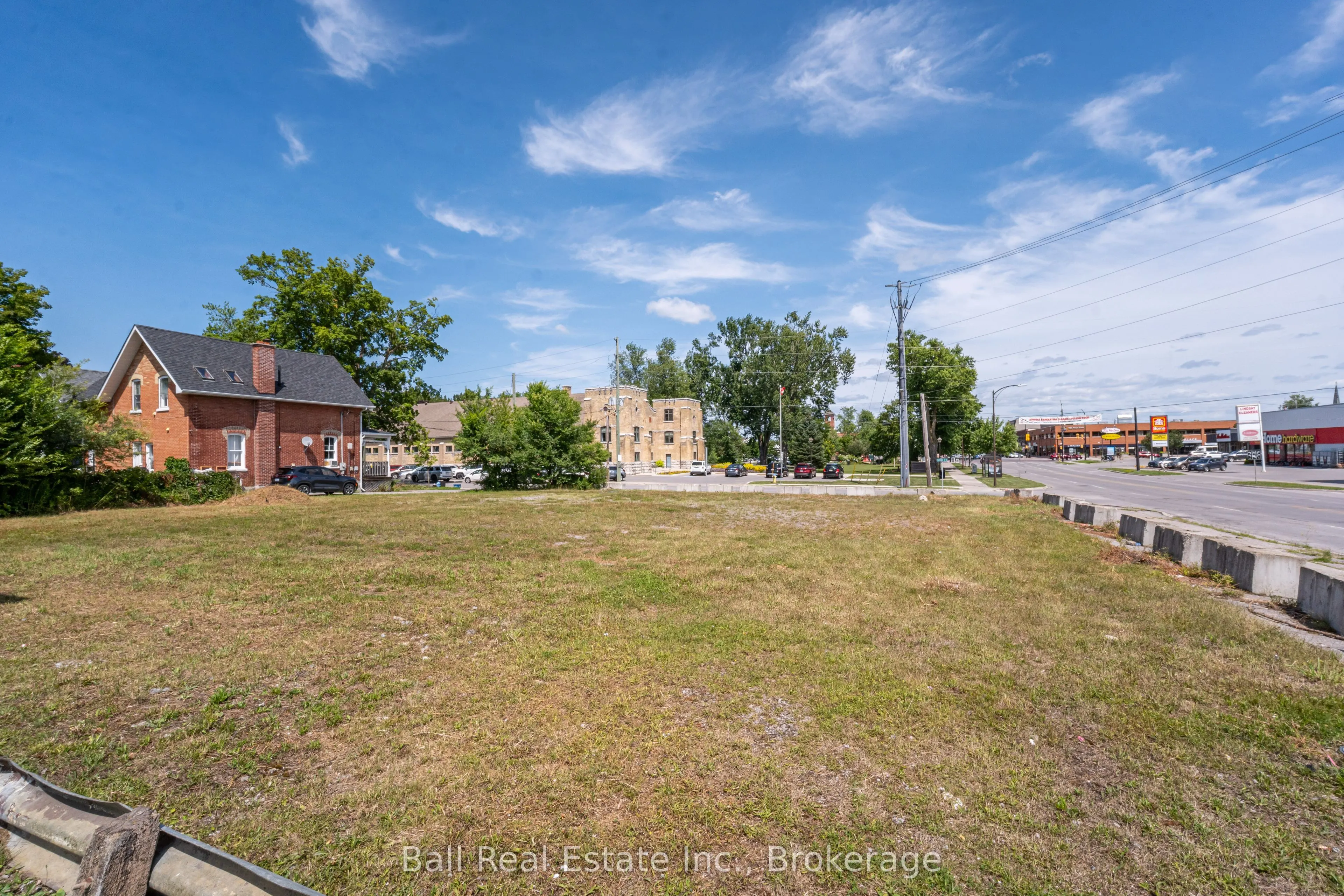 220 Kent Street W