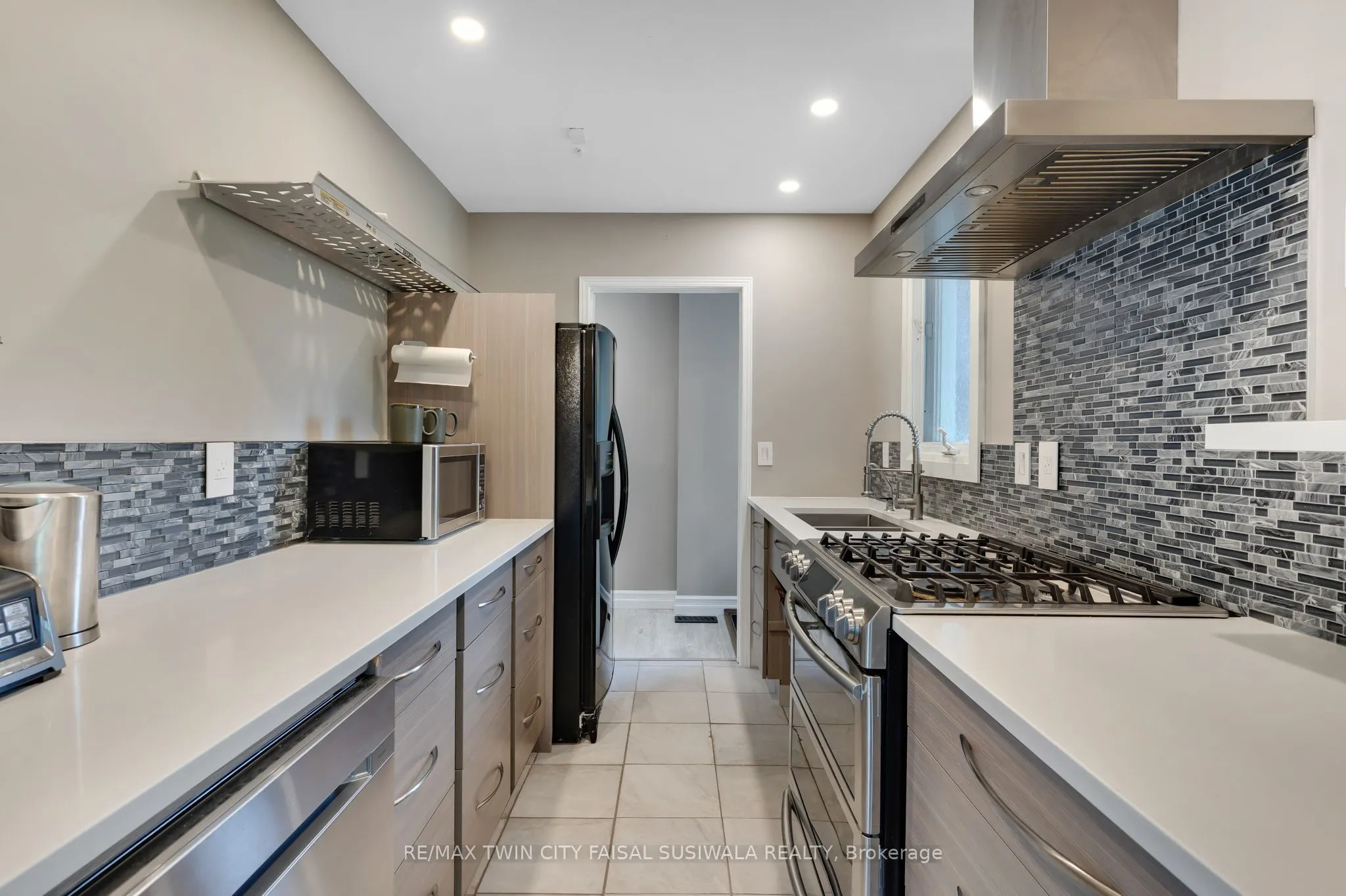 2172 Centre Road
