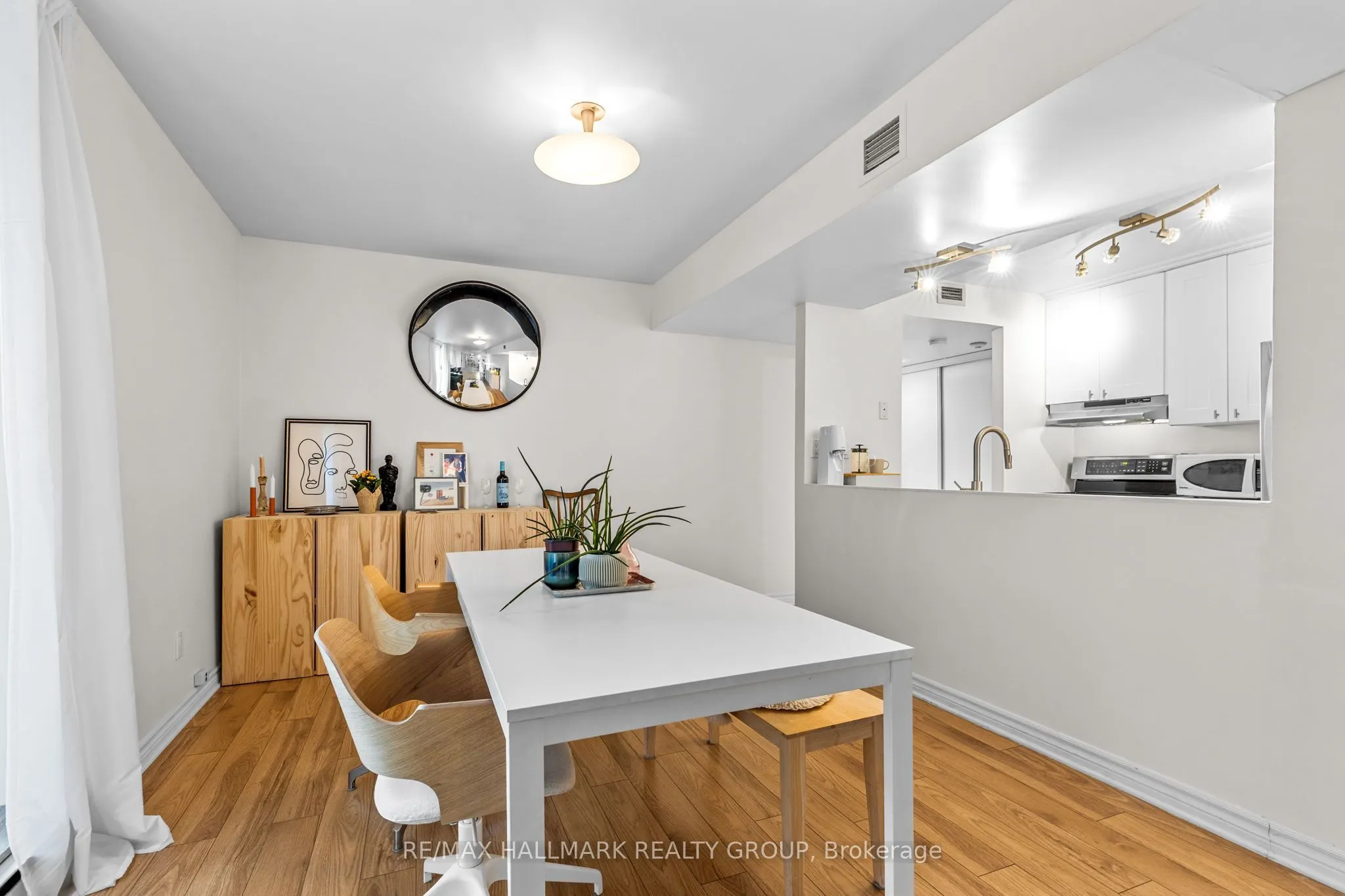 18 Nepean Street #701