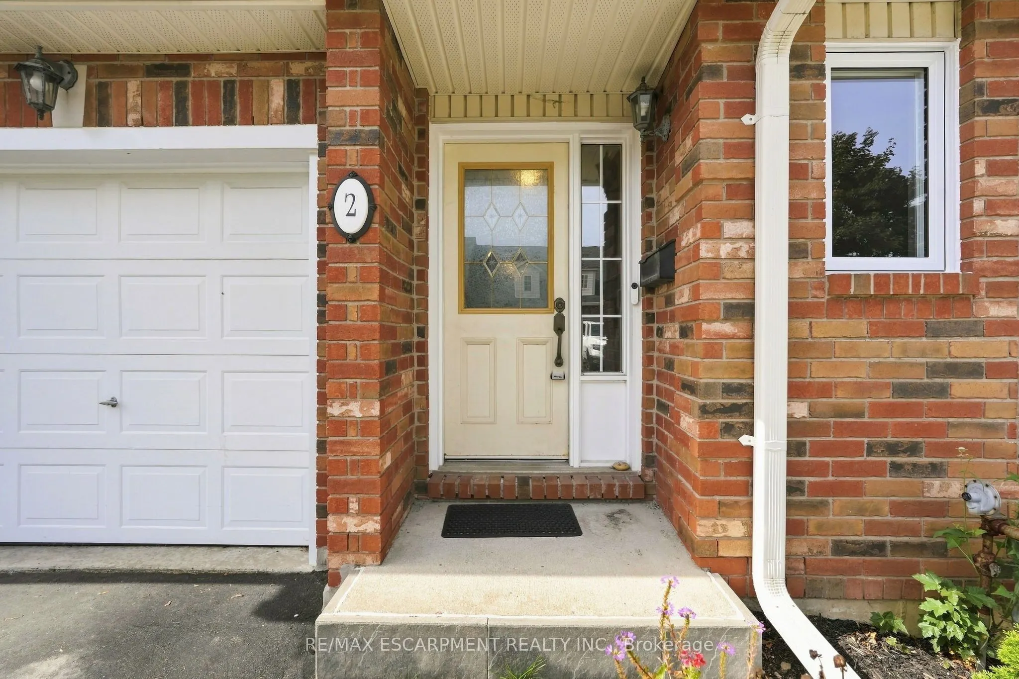 222 FELLOWES Crescent #2