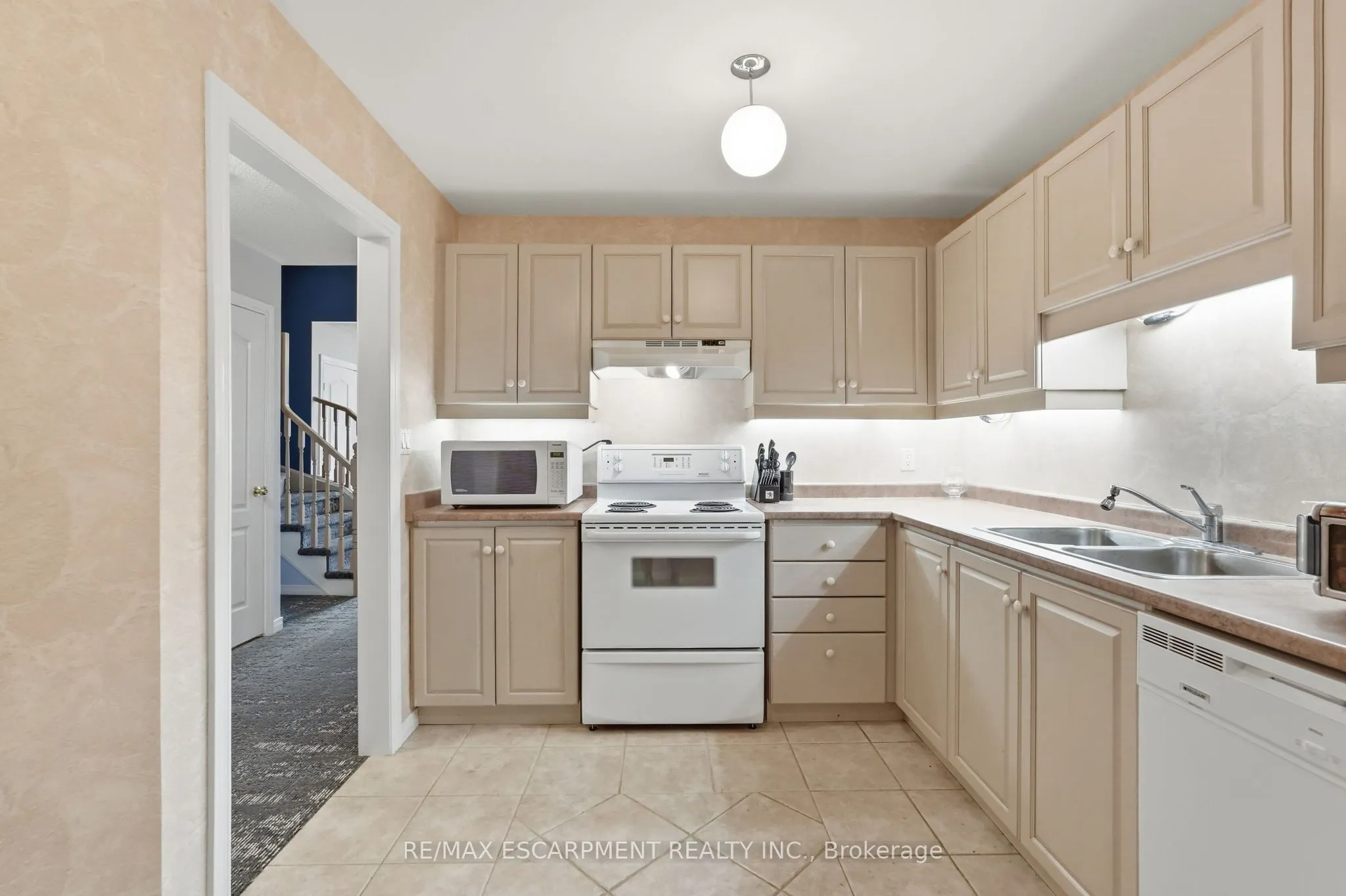 222 FELLOWES Crescent #2