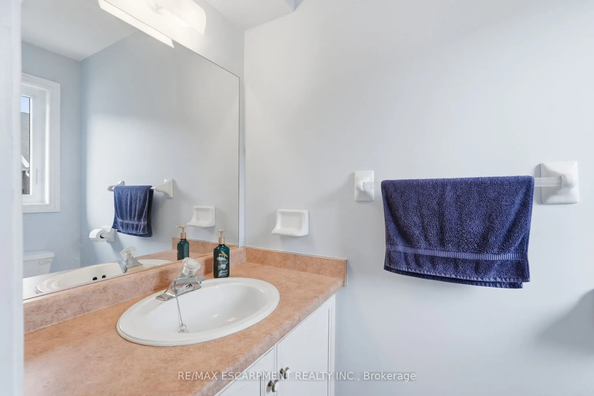 222 FELLOWES Crescent #2