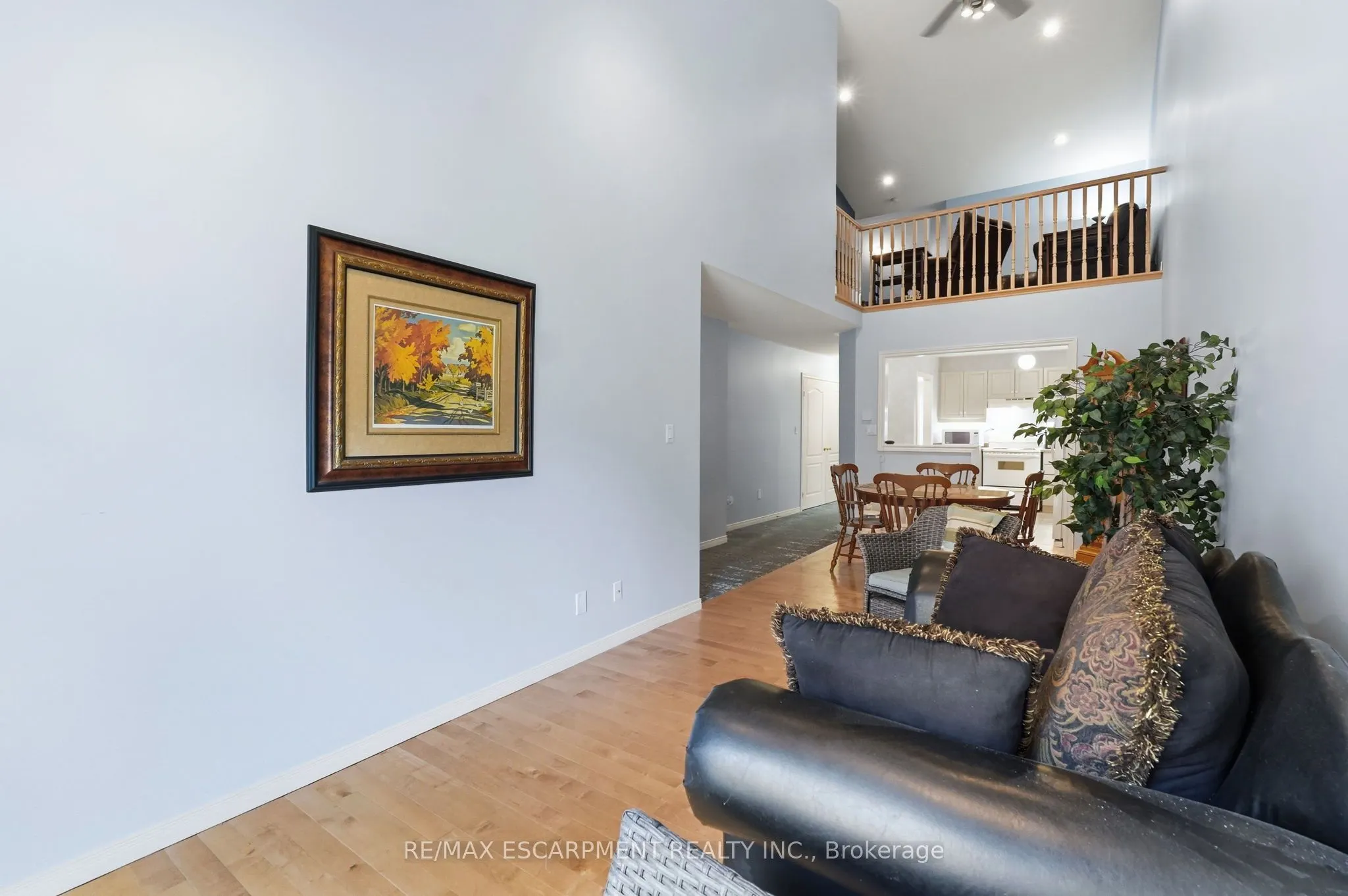 222 FELLOWES Crescent #2