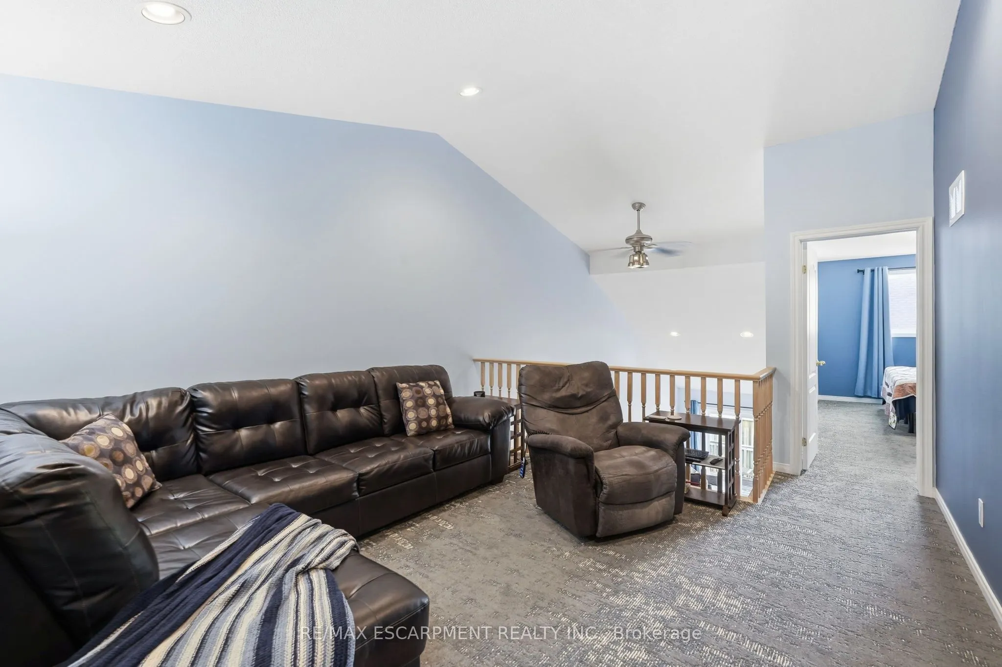 222 FELLOWES Crescent #2