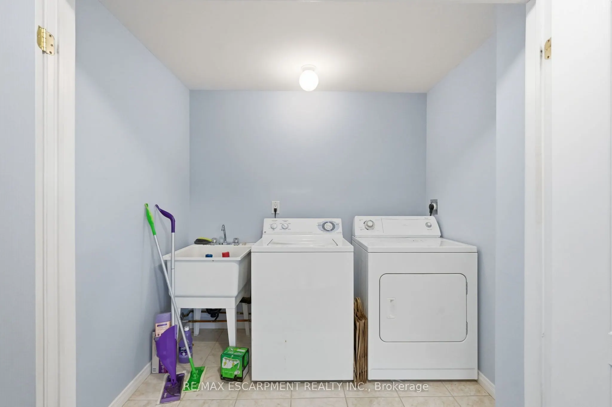 222 FELLOWES Crescent #2