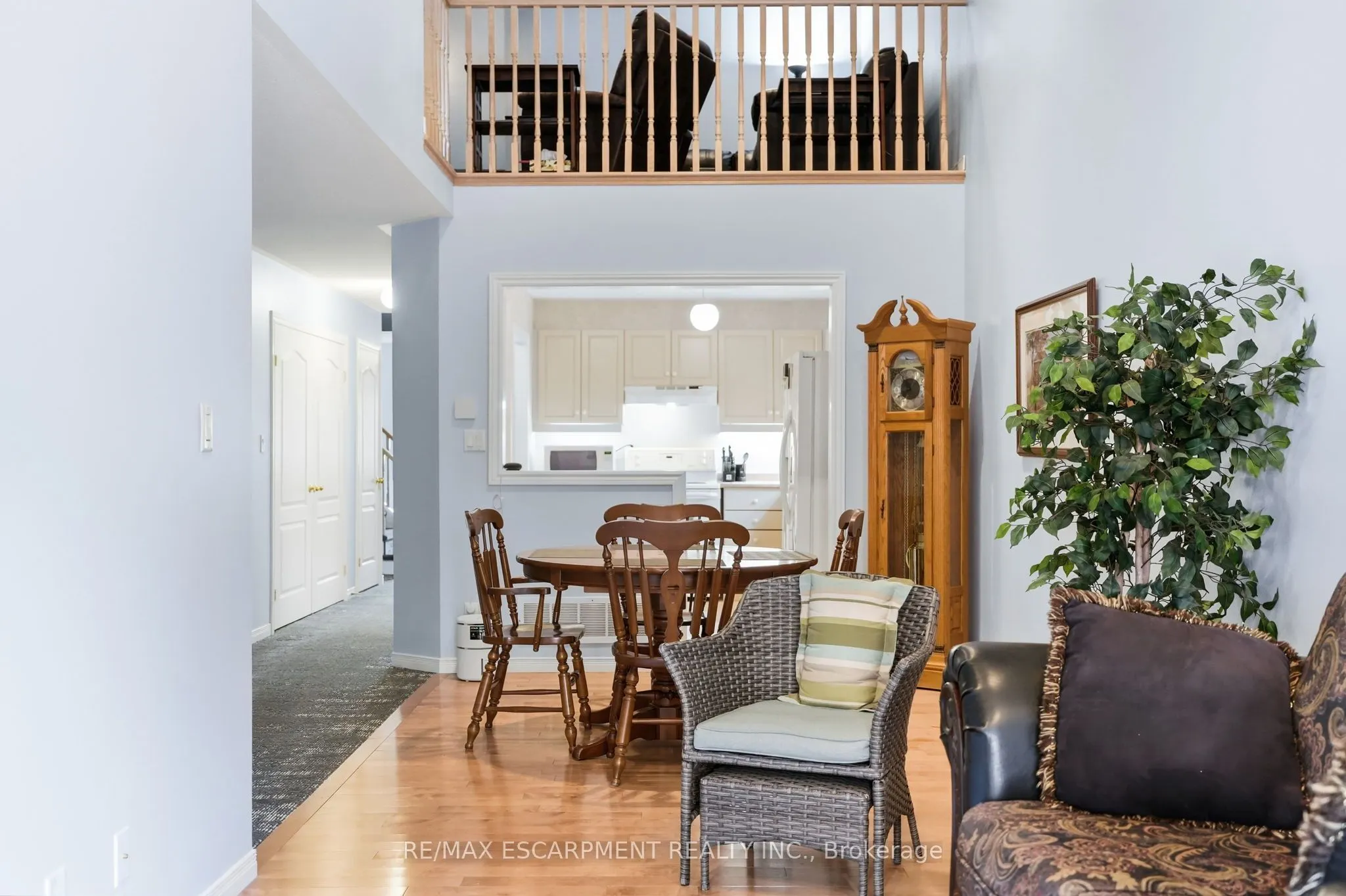 222 FELLOWES Crescent #2