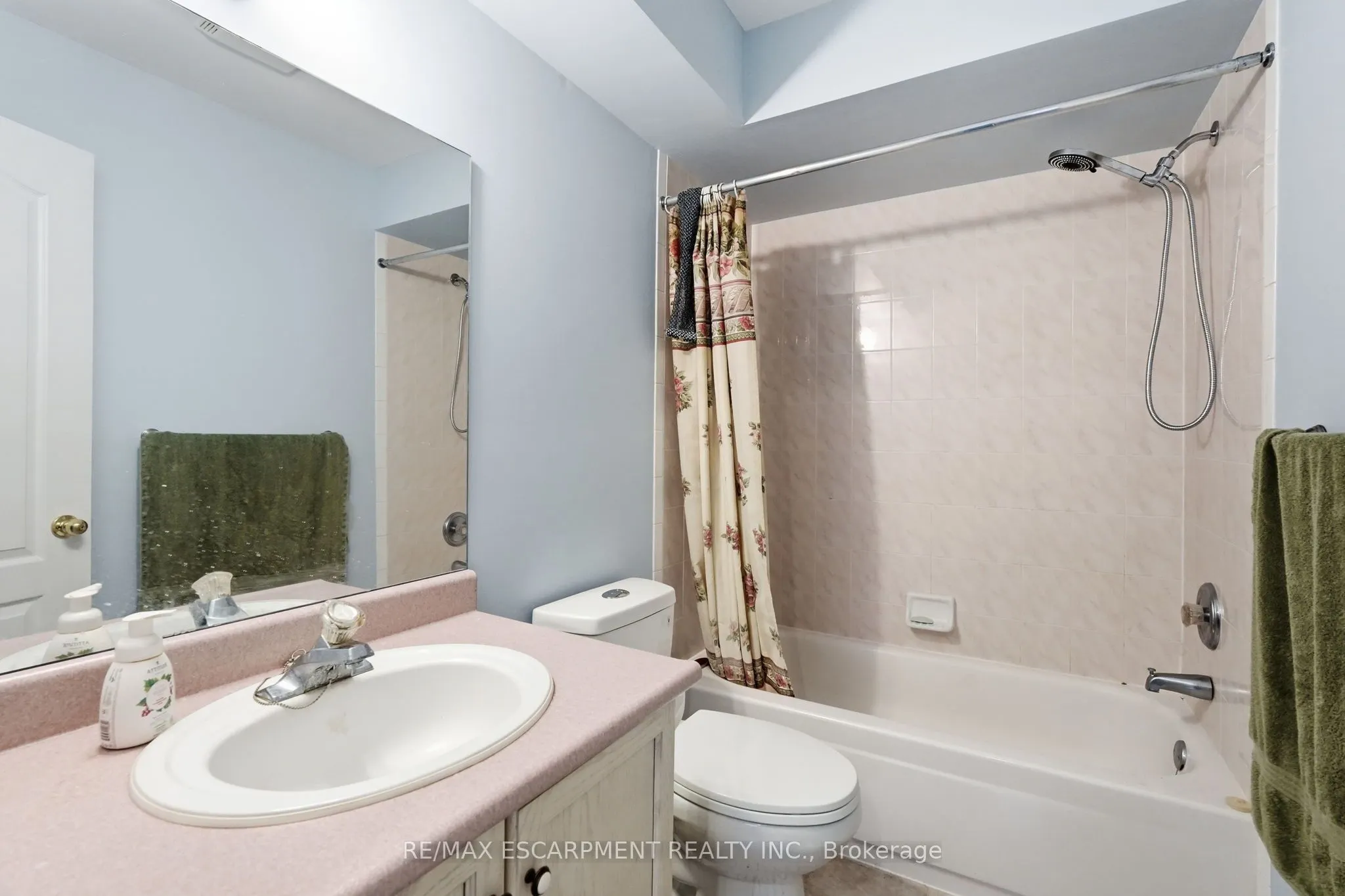 222 FELLOWES Crescent #2