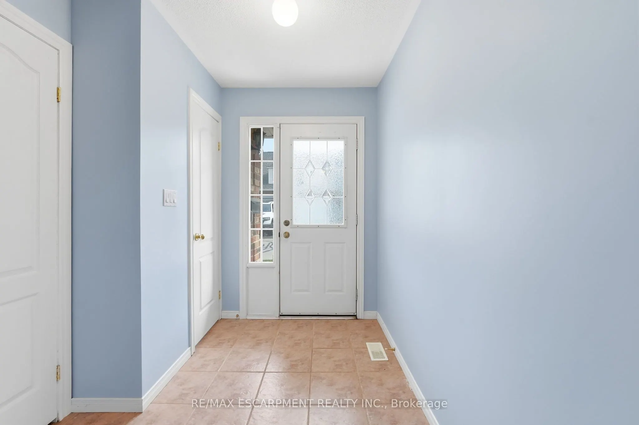 222 FELLOWES Crescent #2