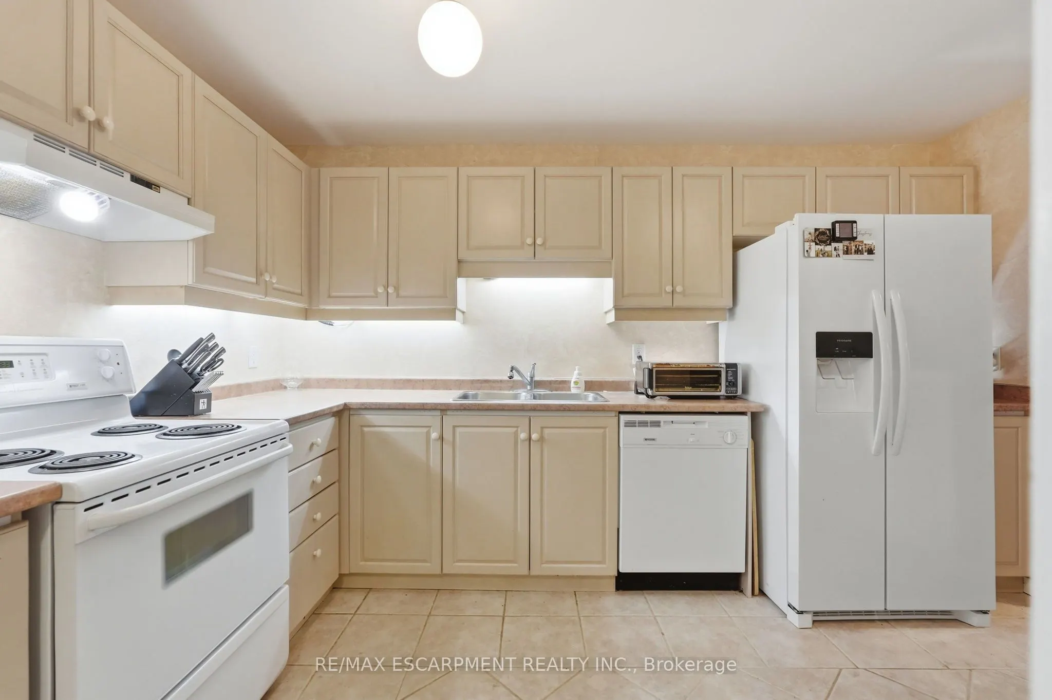 222 FELLOWES Crescent #2