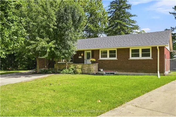 8 EMMING Court