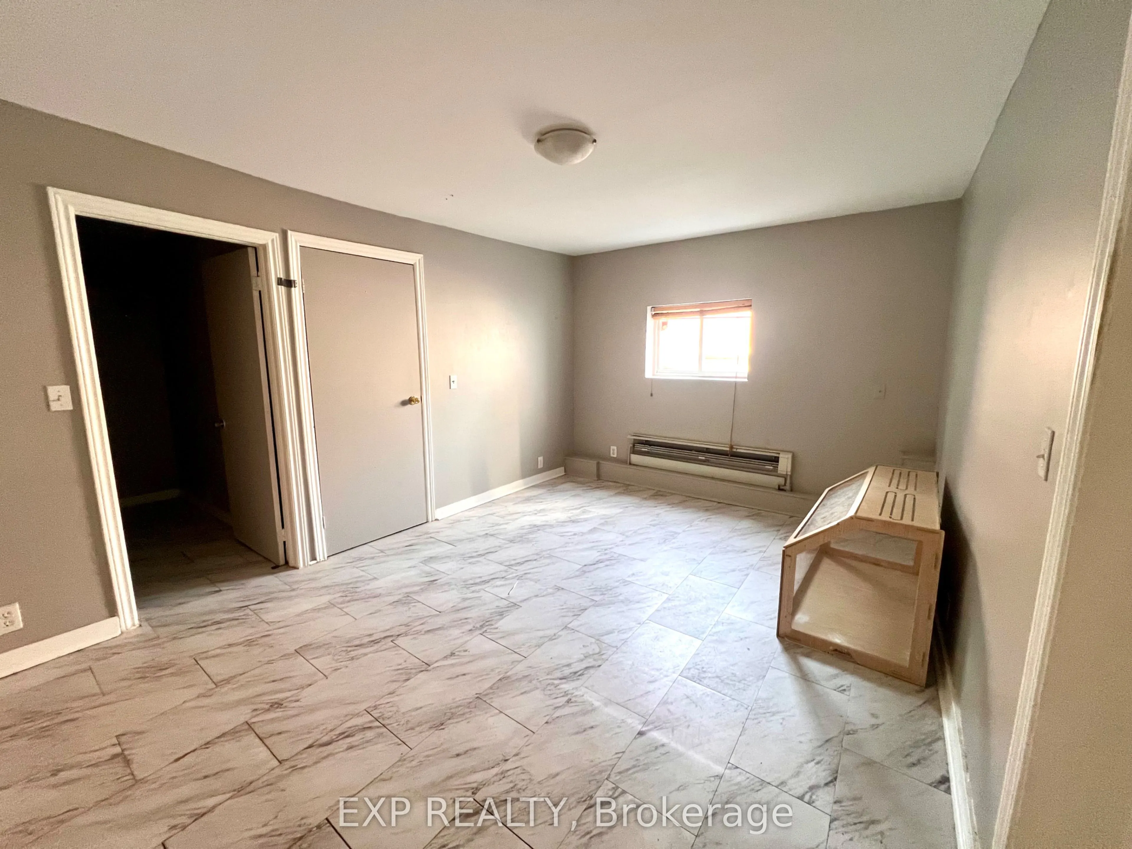 1079 WELLINGTON Street W
