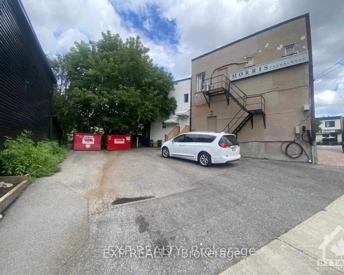 1079 WELLINGTON Street W