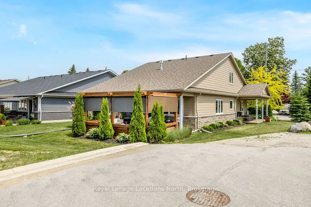 43 NAPIER Street W