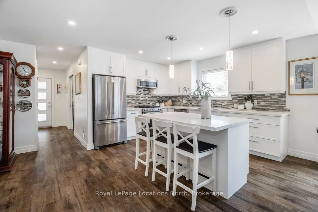 43 NAPIER Street W