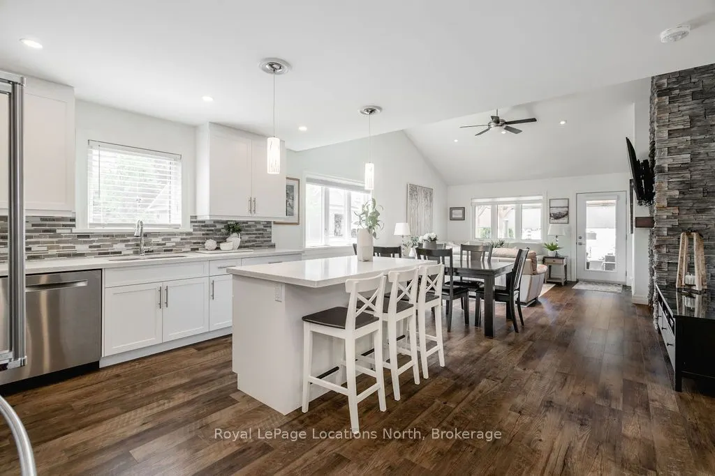 43 NAPIER Street W