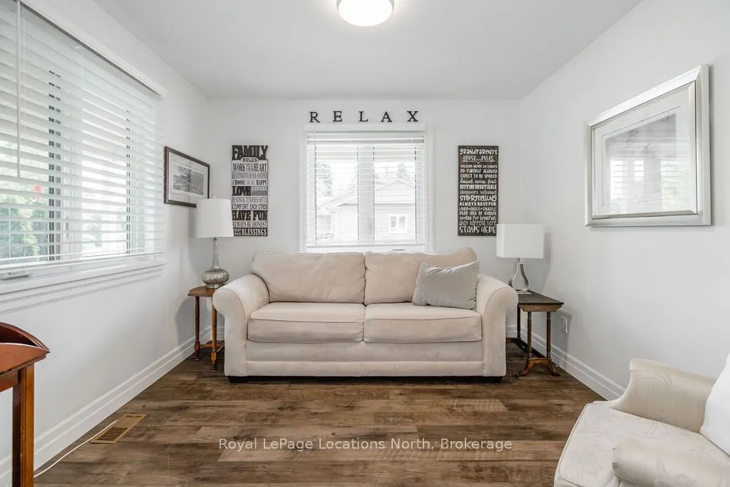 43 NAPIER Street W