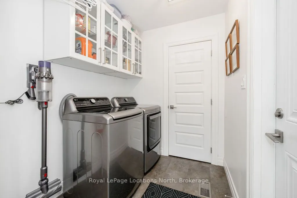 43 NAPIER Street W