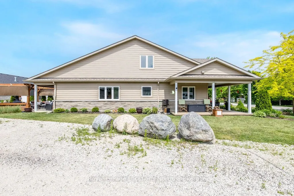 43 NAPIER Street W