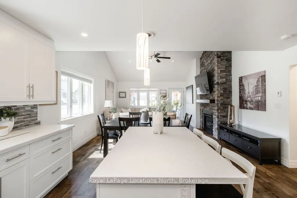 43 NAPIER Street W