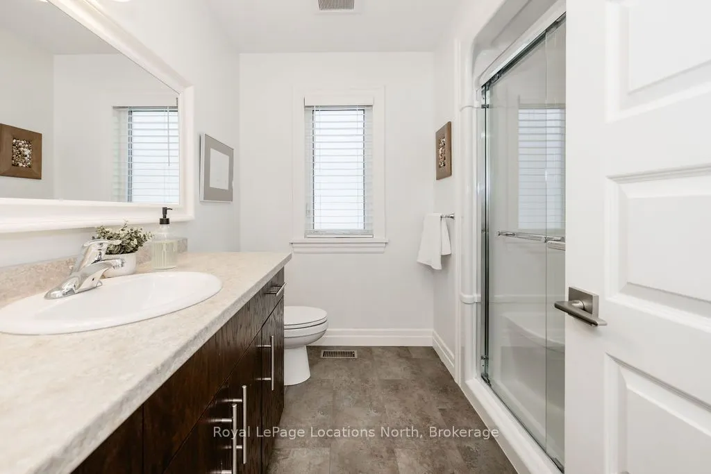 43 NAPIER Street W