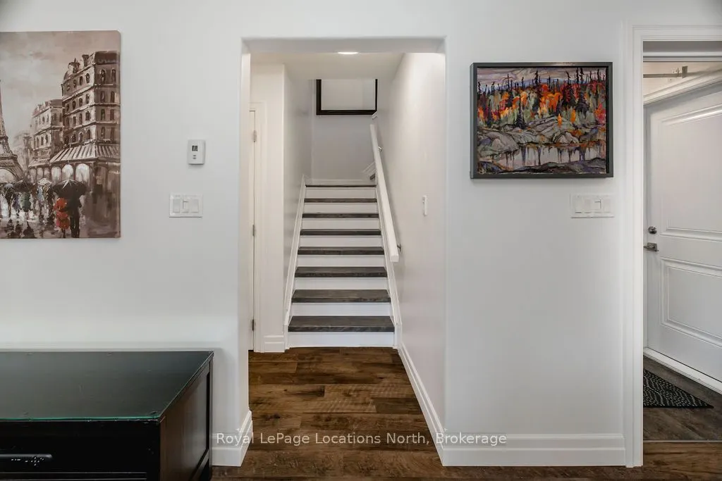 43 NAPIER Street W