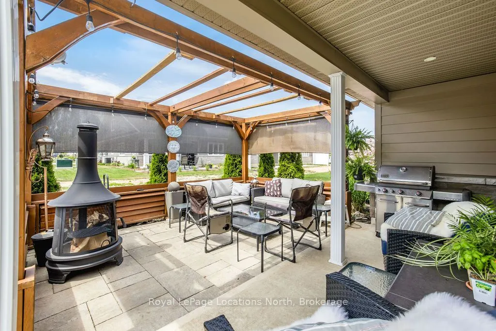 43 NAPIER Street W
