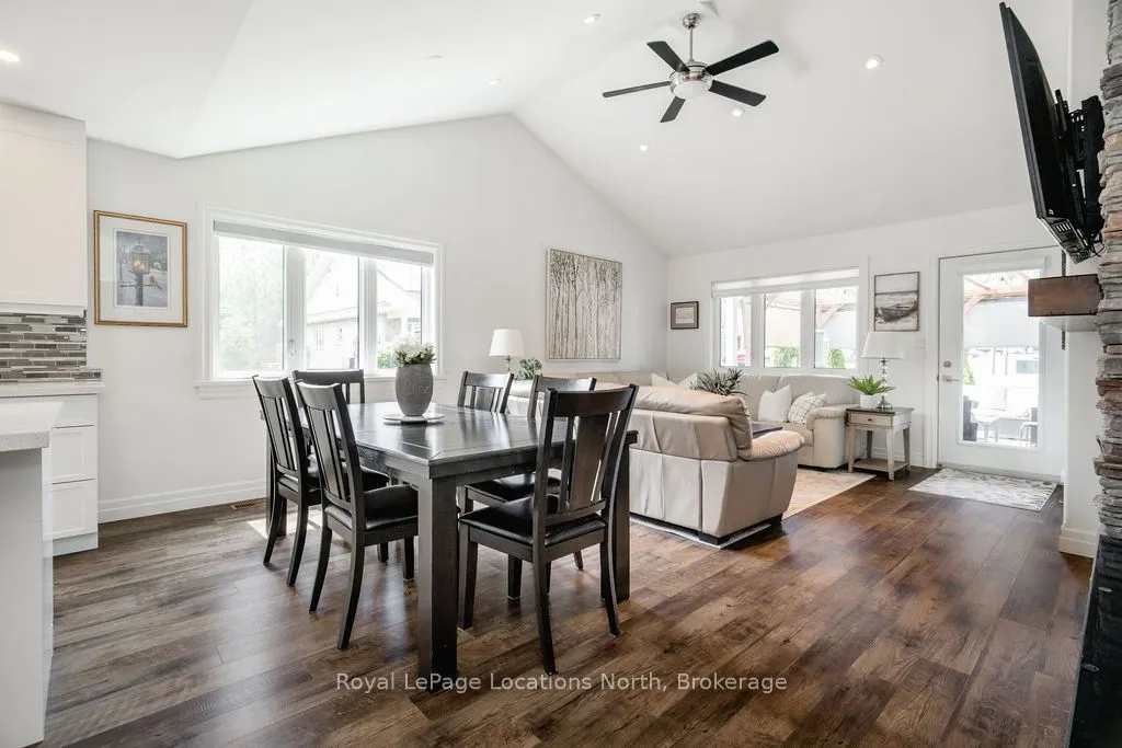 43 NAPIER Street W