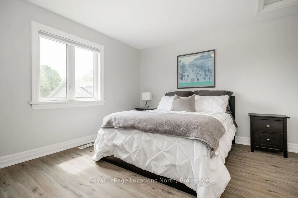 43 NAPIER Street W