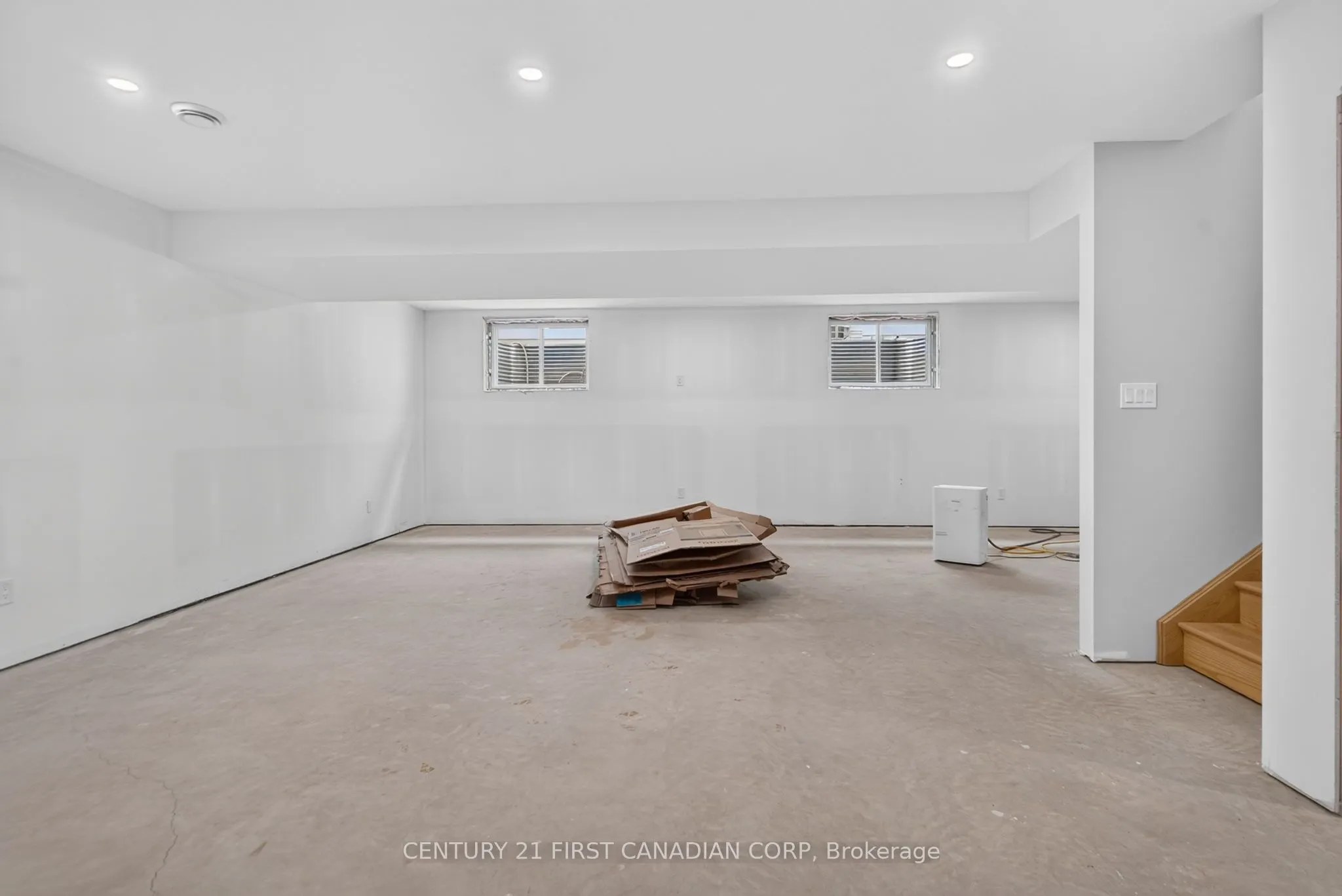430 Head Street N #4