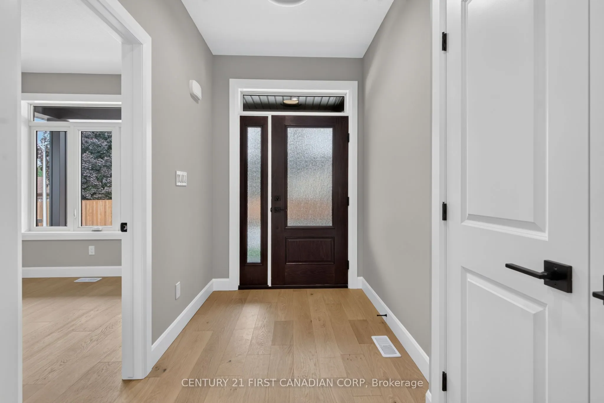 430 Head Street N #4