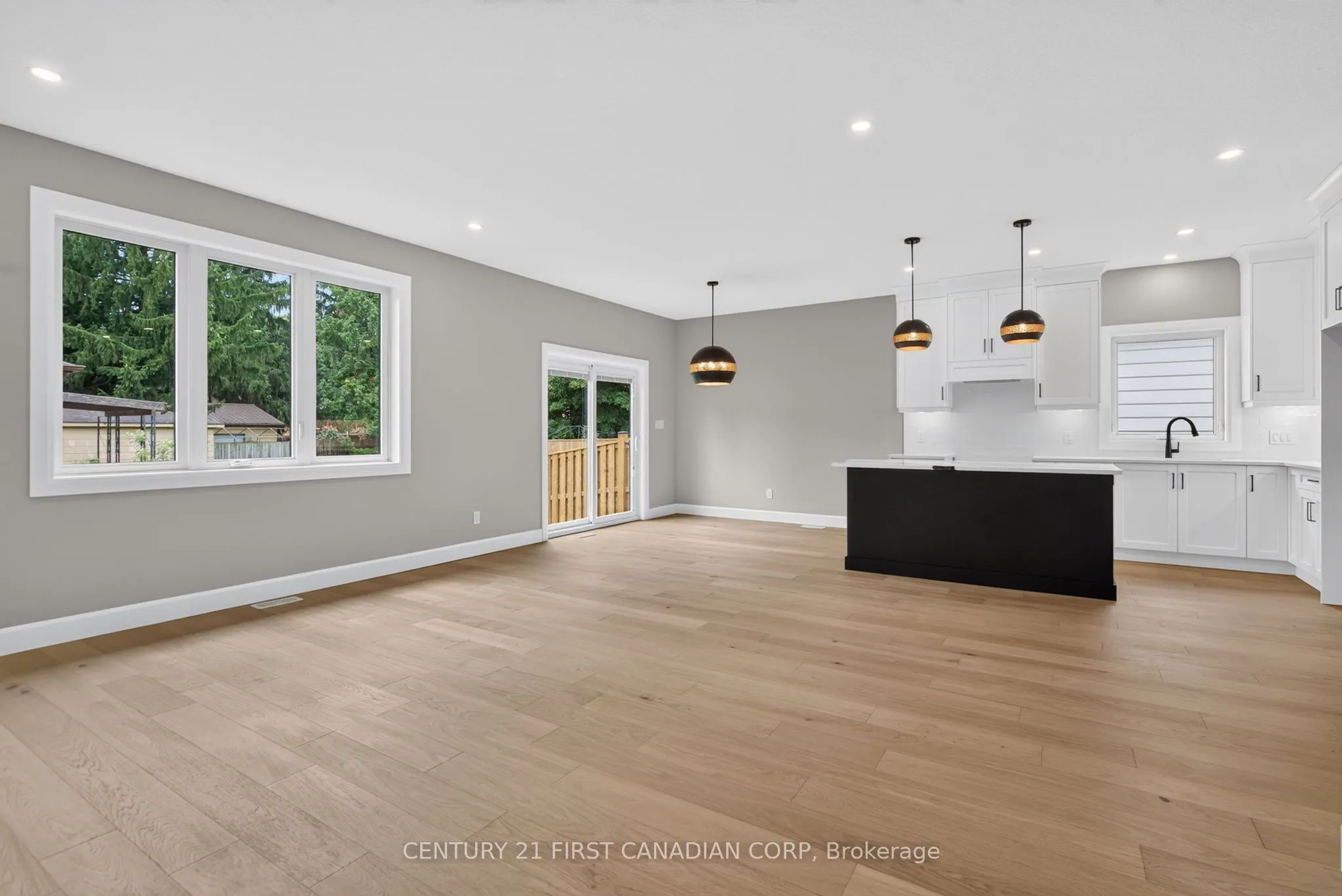 430 Head Street N #4