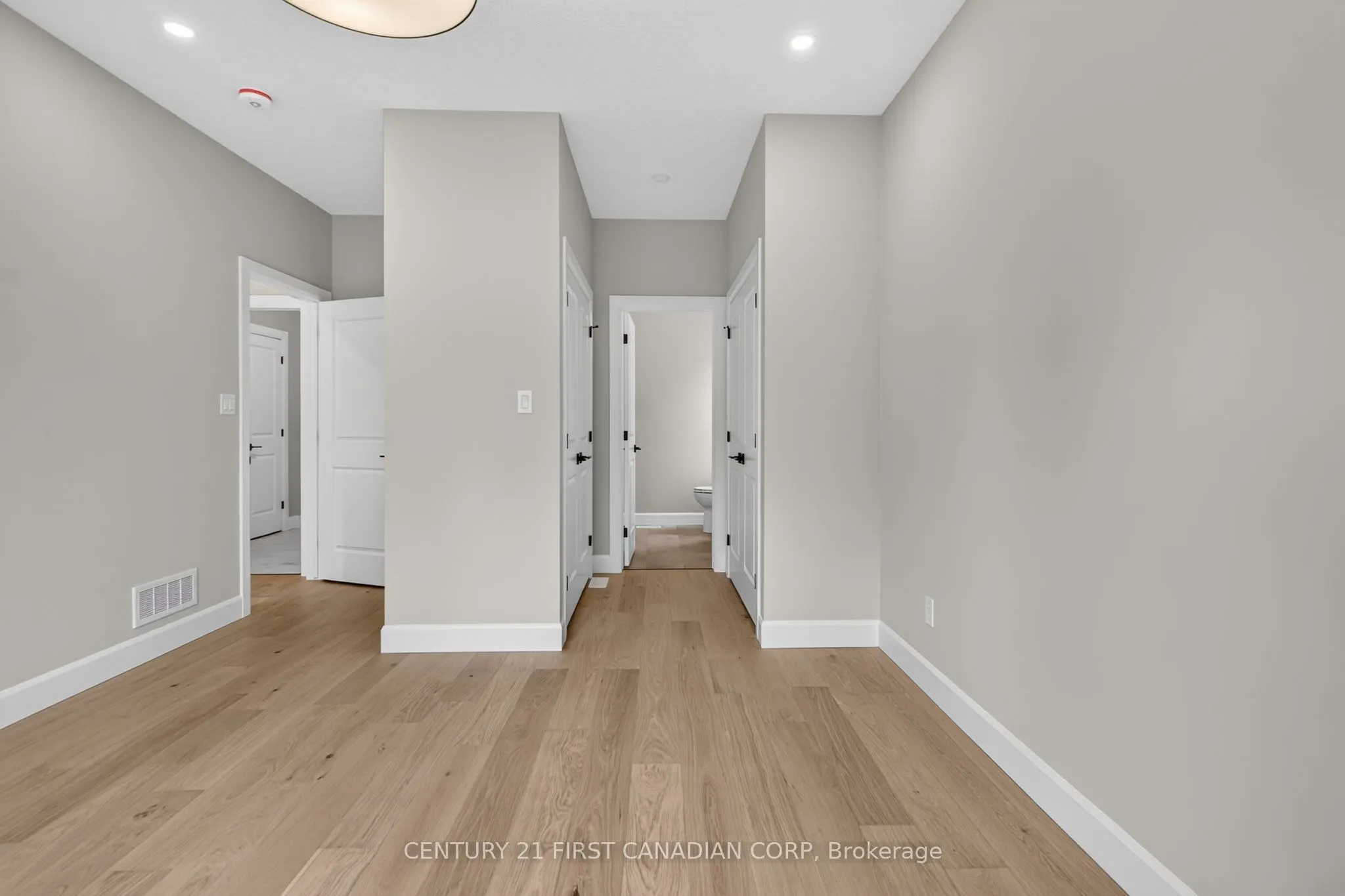 430 Head Street N #4
