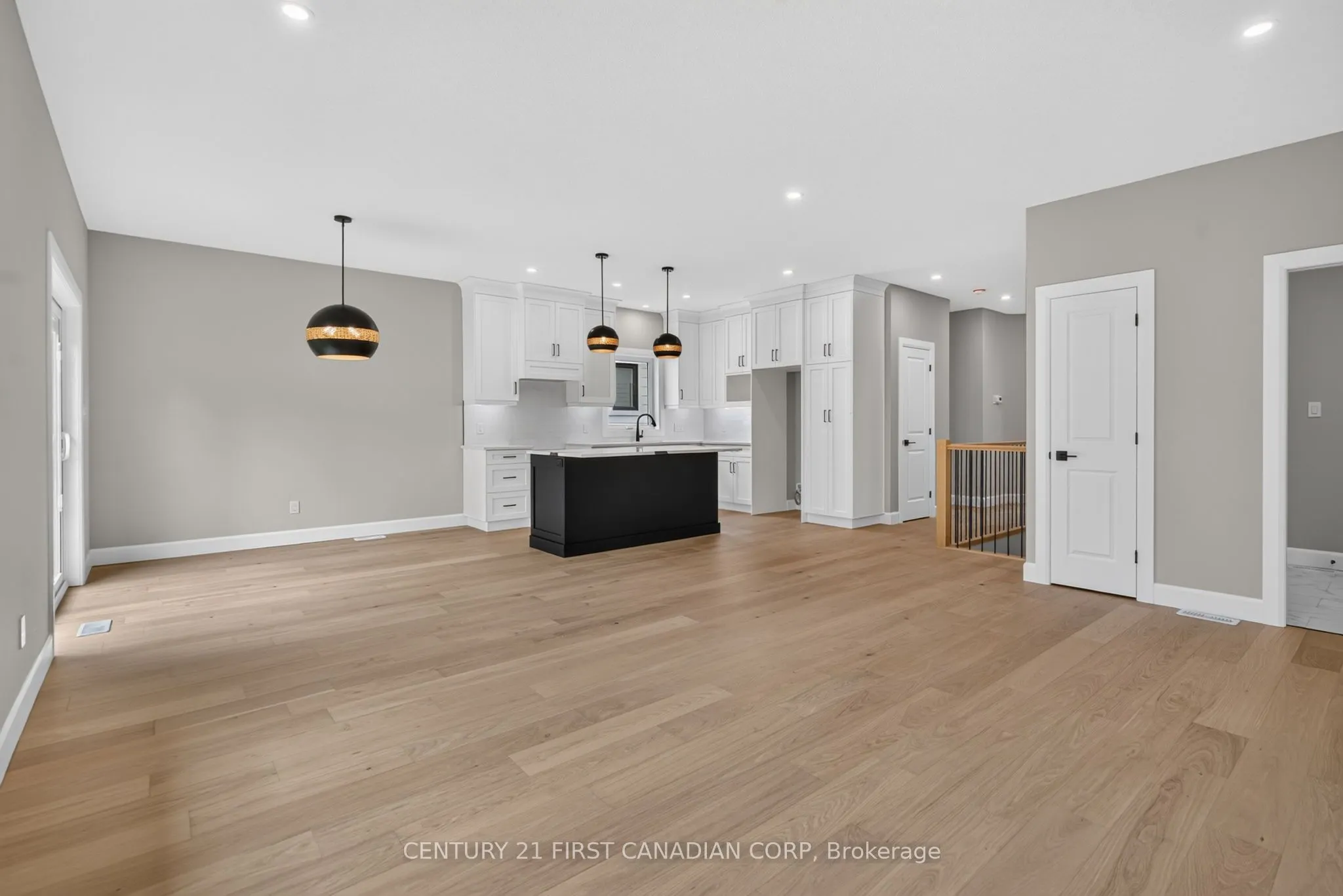 430 Head Street N #4